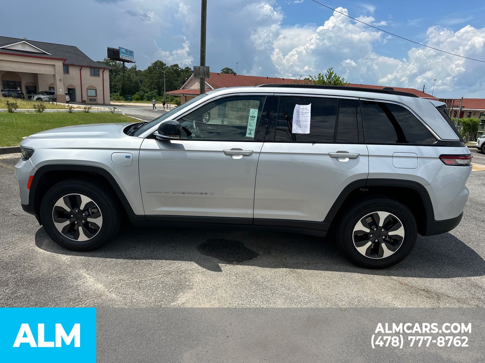 Used 2024 Silver Jeep 4xe image 9