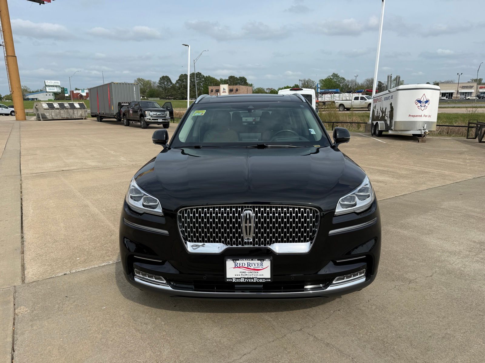 View vehicle photo 2