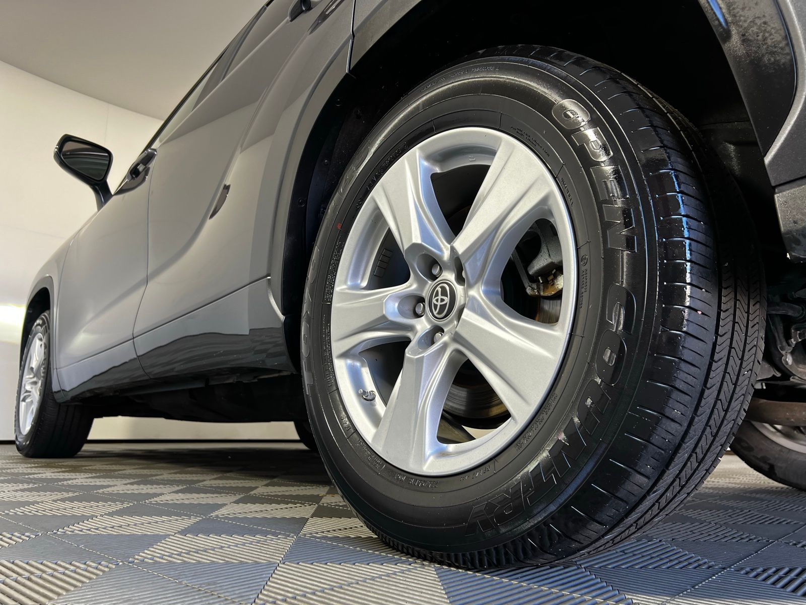 Thumbnail: 2023 Toyota Highlander - 27