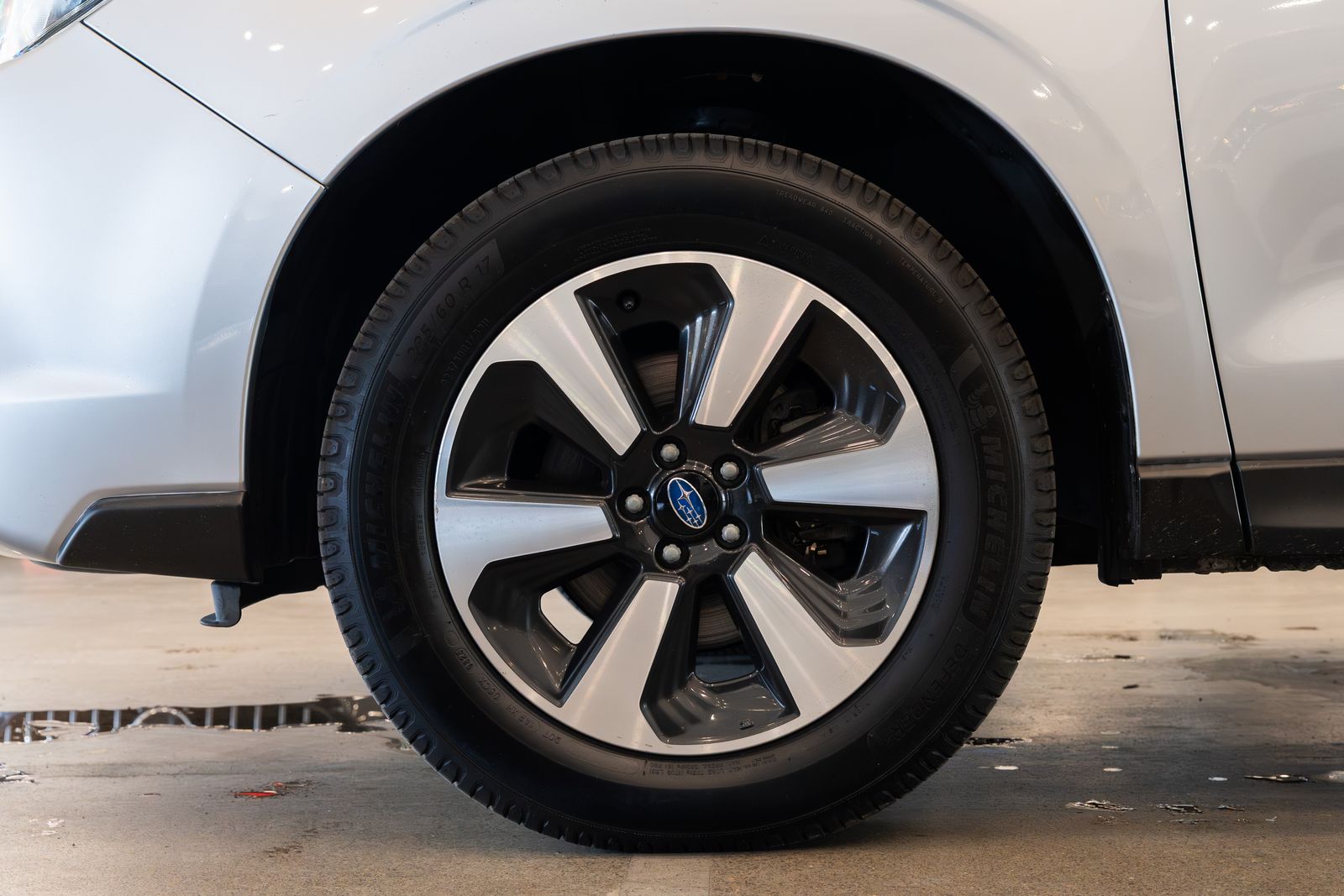 View vehicle photo 7