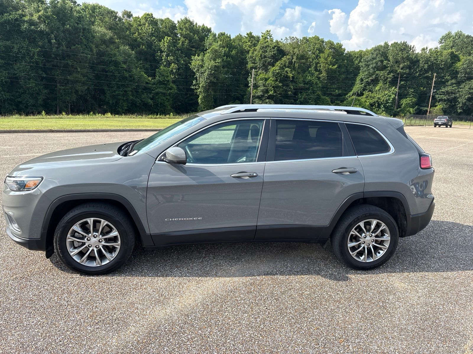 Sting-Gray Clearcoat 2021 Jeep Cherokee Latitude Plus FWD SUV / Crossover Front-Wheel Drive 9-Speed Automatic