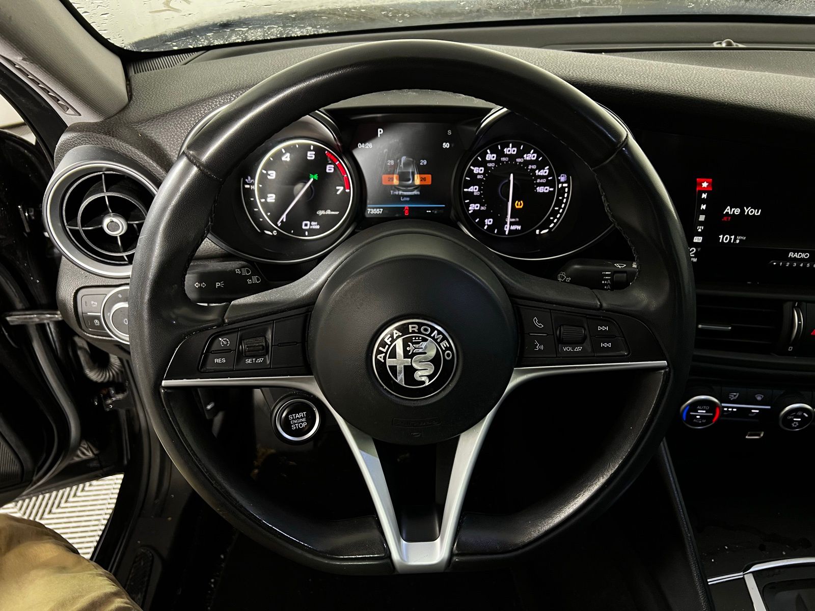 Thumbnail: 2017 Alfa Romeo Giulia - 9