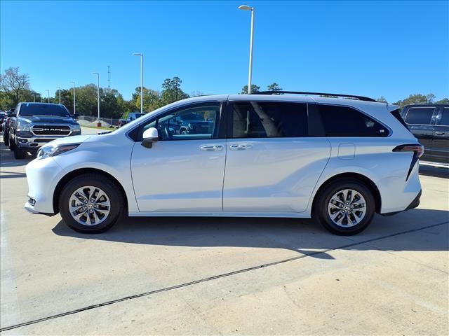2025 Toyota Sienna XLE  at Gullo Toyota