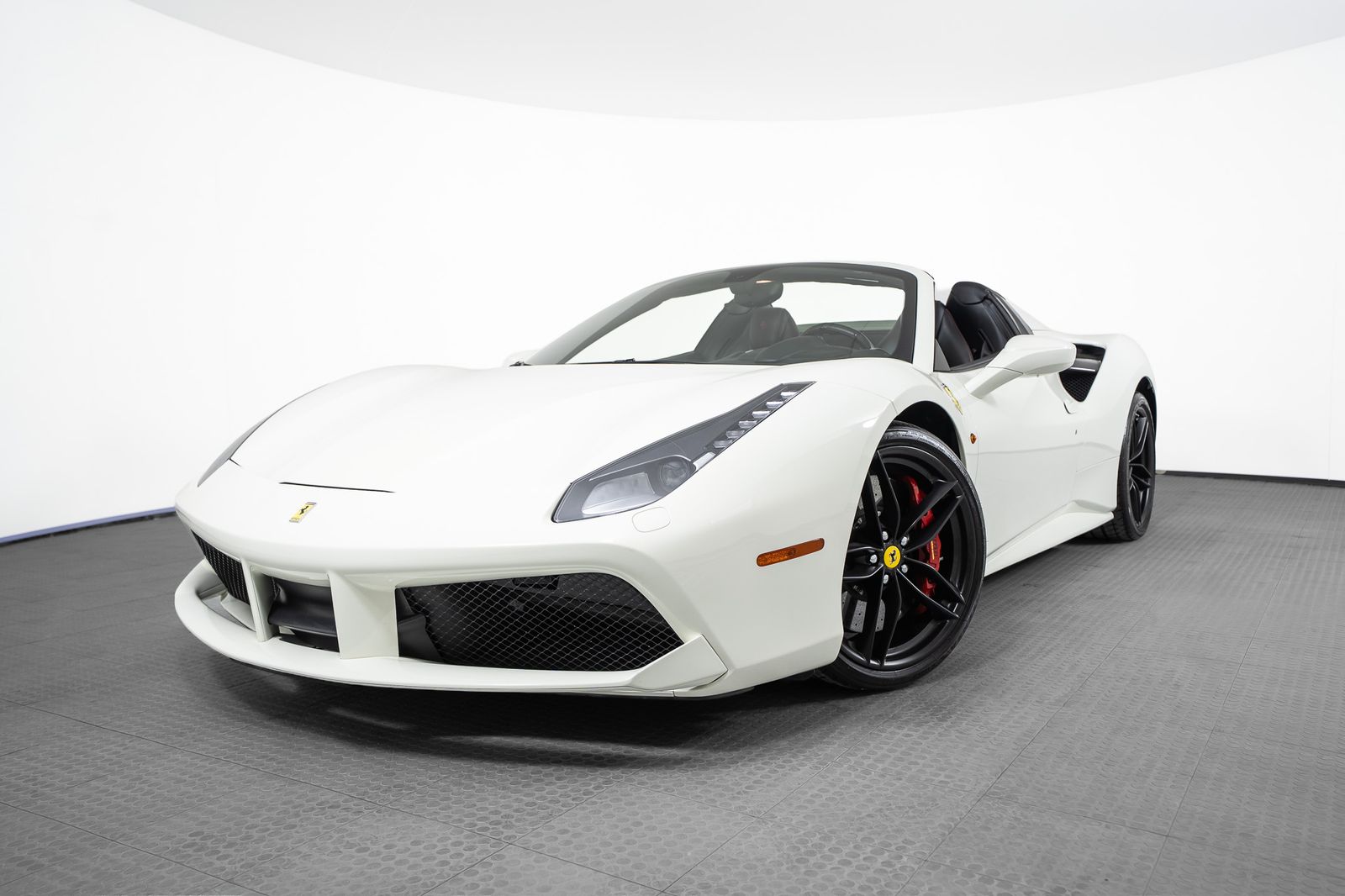 2019 Ferrari 488 Spider — full photo 1 of 40