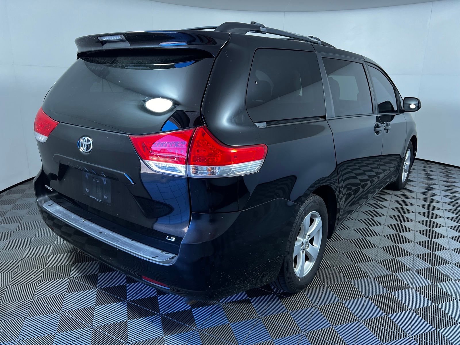 Thumbnail: 2013 Toyota Sienna - 5