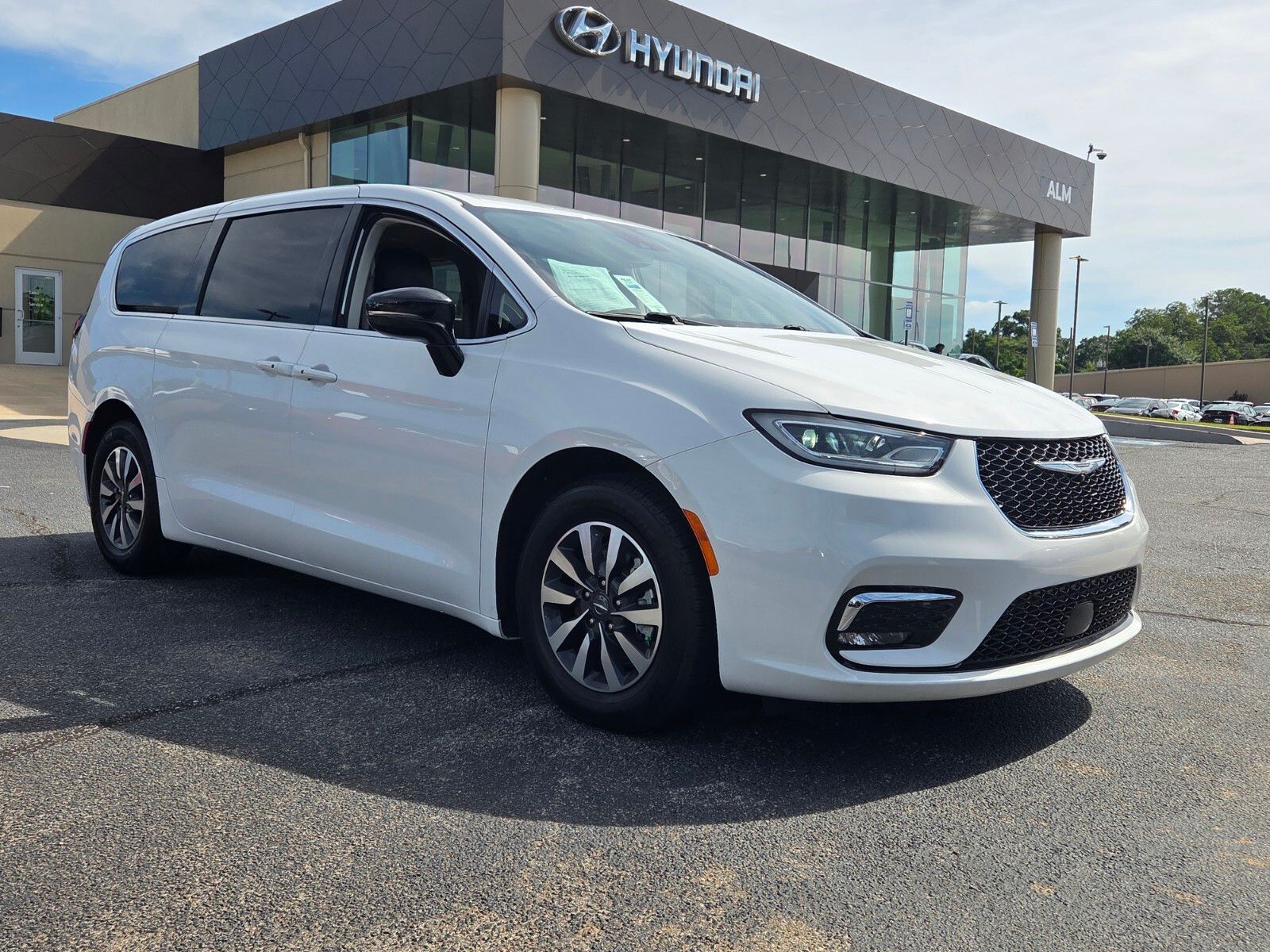 2024 Chrysler Pacifica Hybrid Select