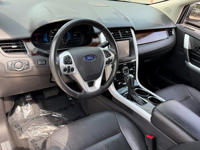 Used 2011 White Platinum Clearcoat Metallic Ford Limited image 31