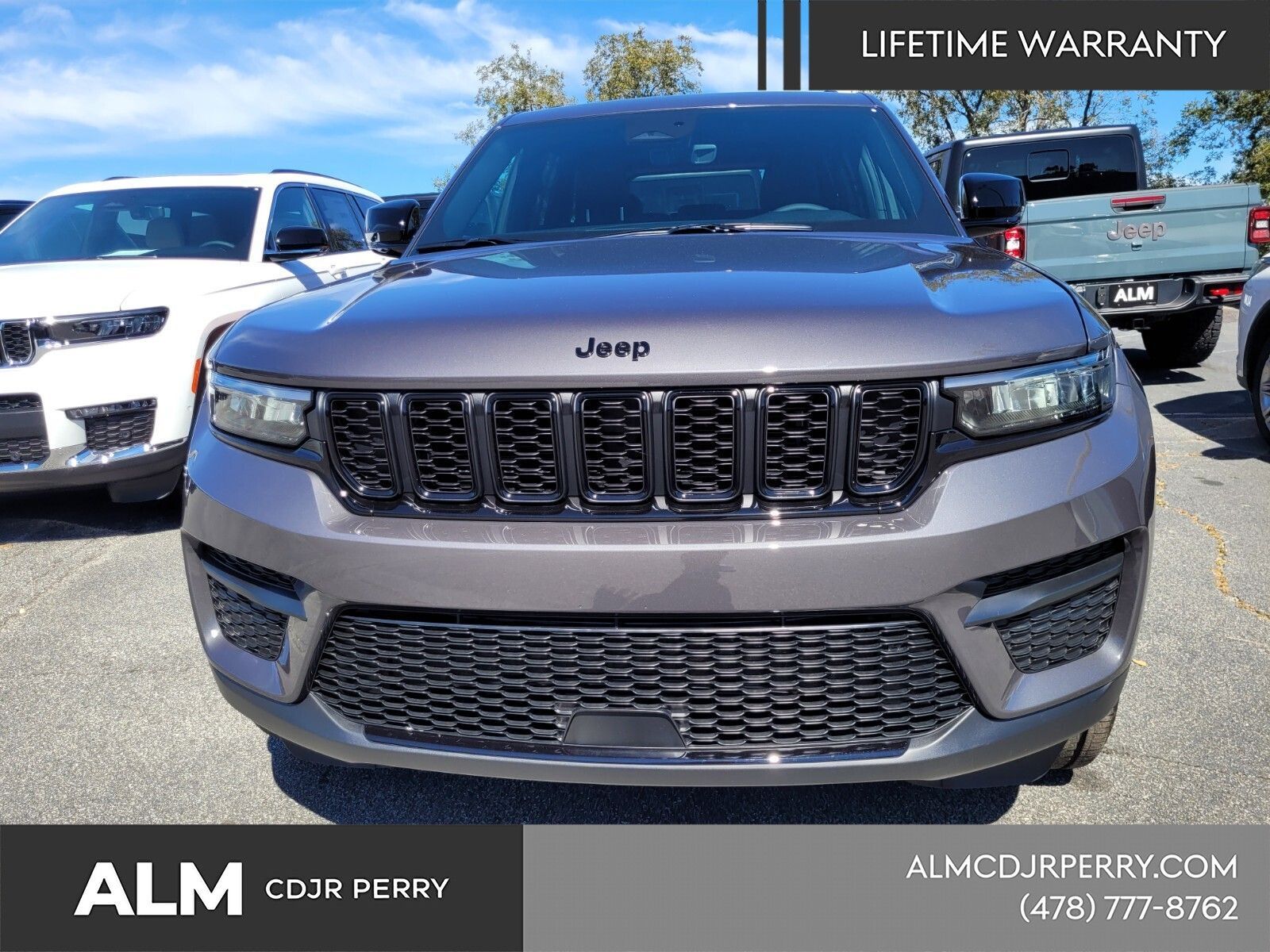 New 2025 Baltic Gray Metallic Clear-Coat Exterior Paint Jeep Laredo image 14