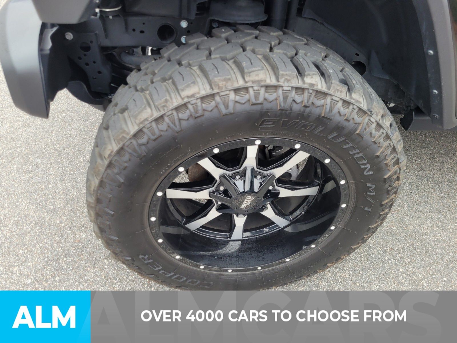 2024 Jeep Gladiator Willys photo 2