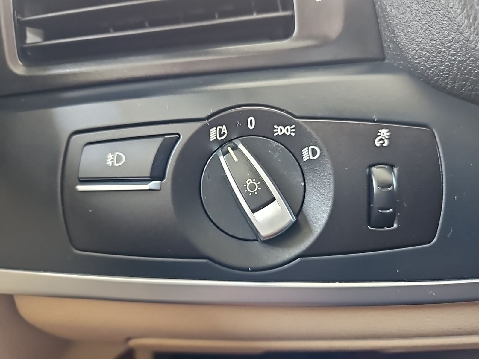Used 2011 Silver BMW xDrive28i image 26