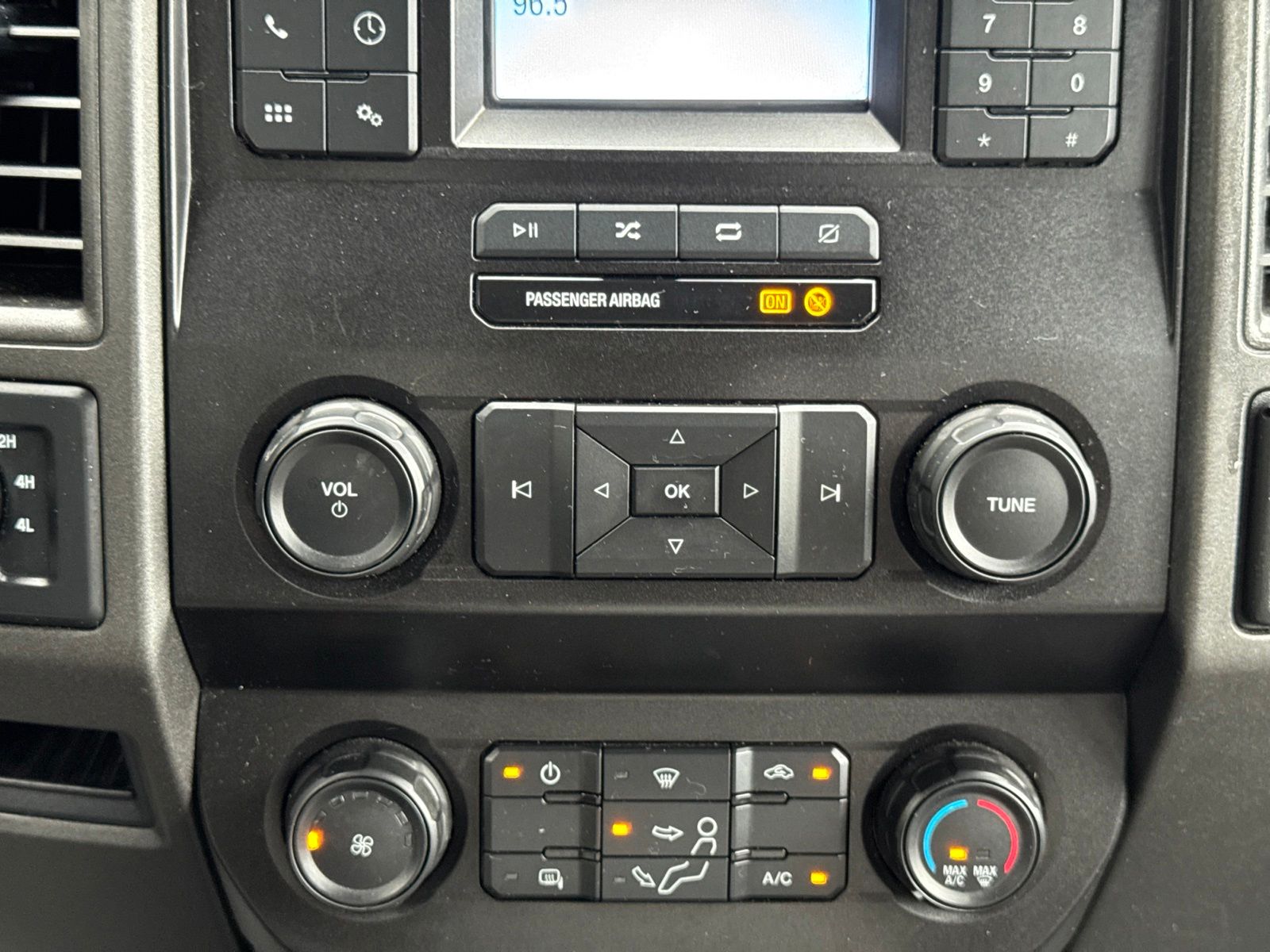 Used 2022 Oxford White Ford XL image 20