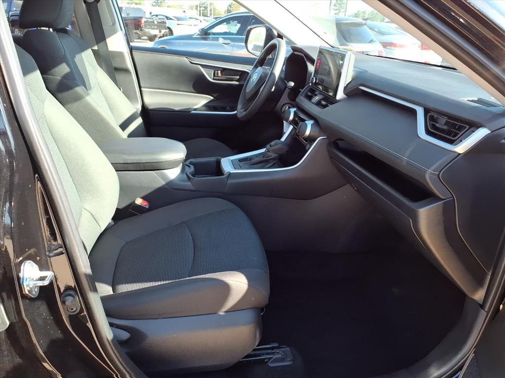 2025 Toyota RAV4 LE - 9