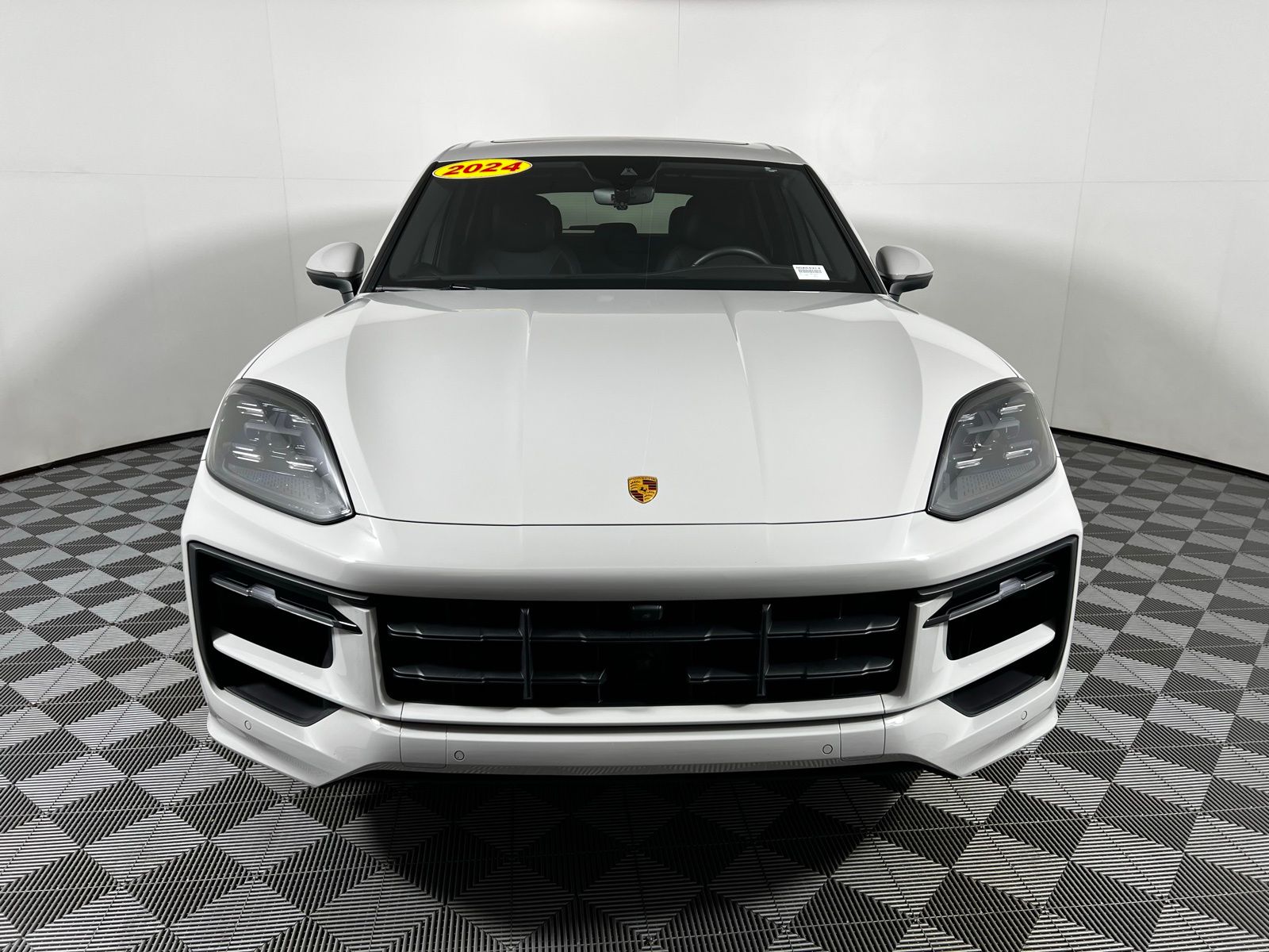 Thumbnail: 2024 Porsche Cayenne - 2
