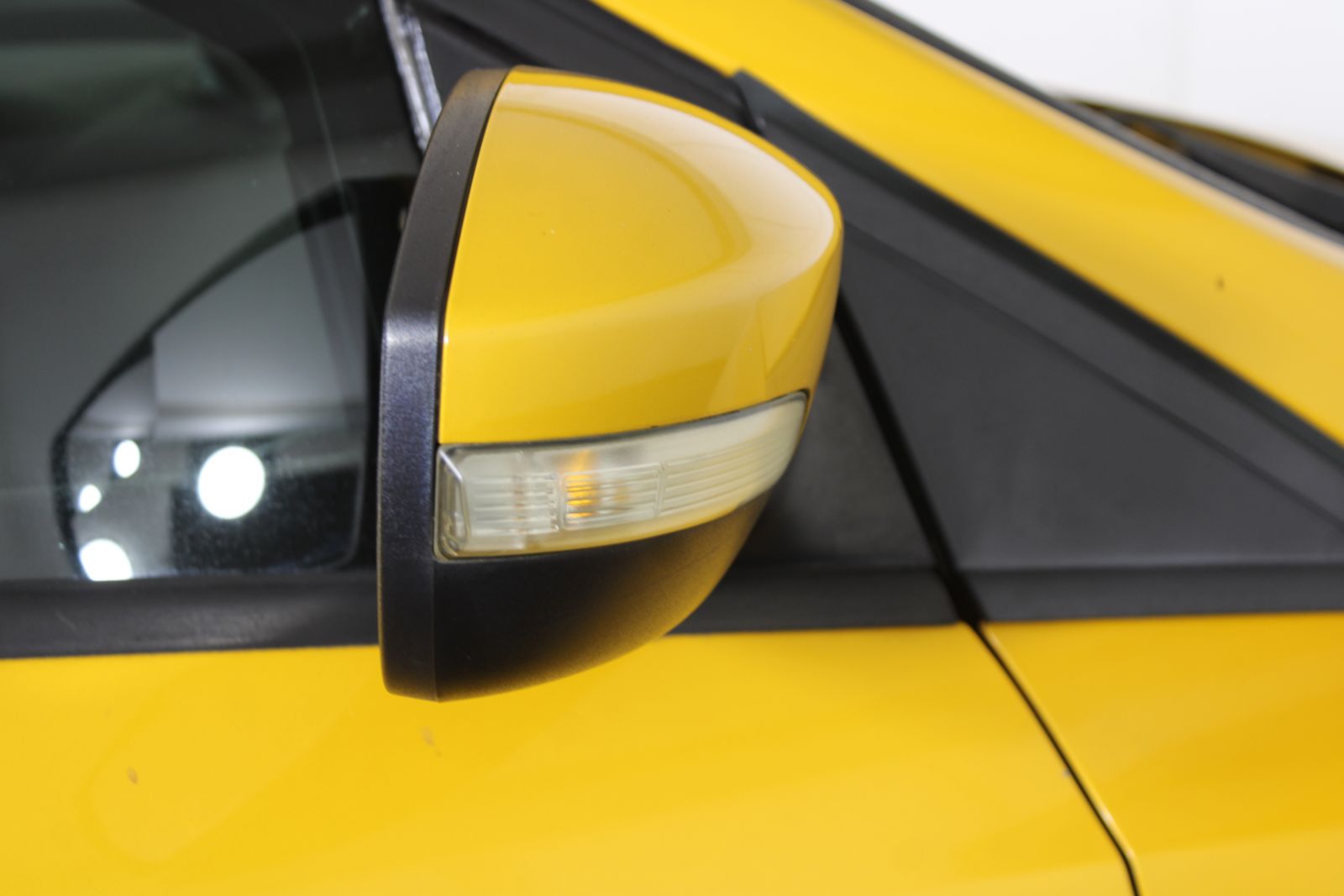 Used 2014 Orange Ford ST image 9
