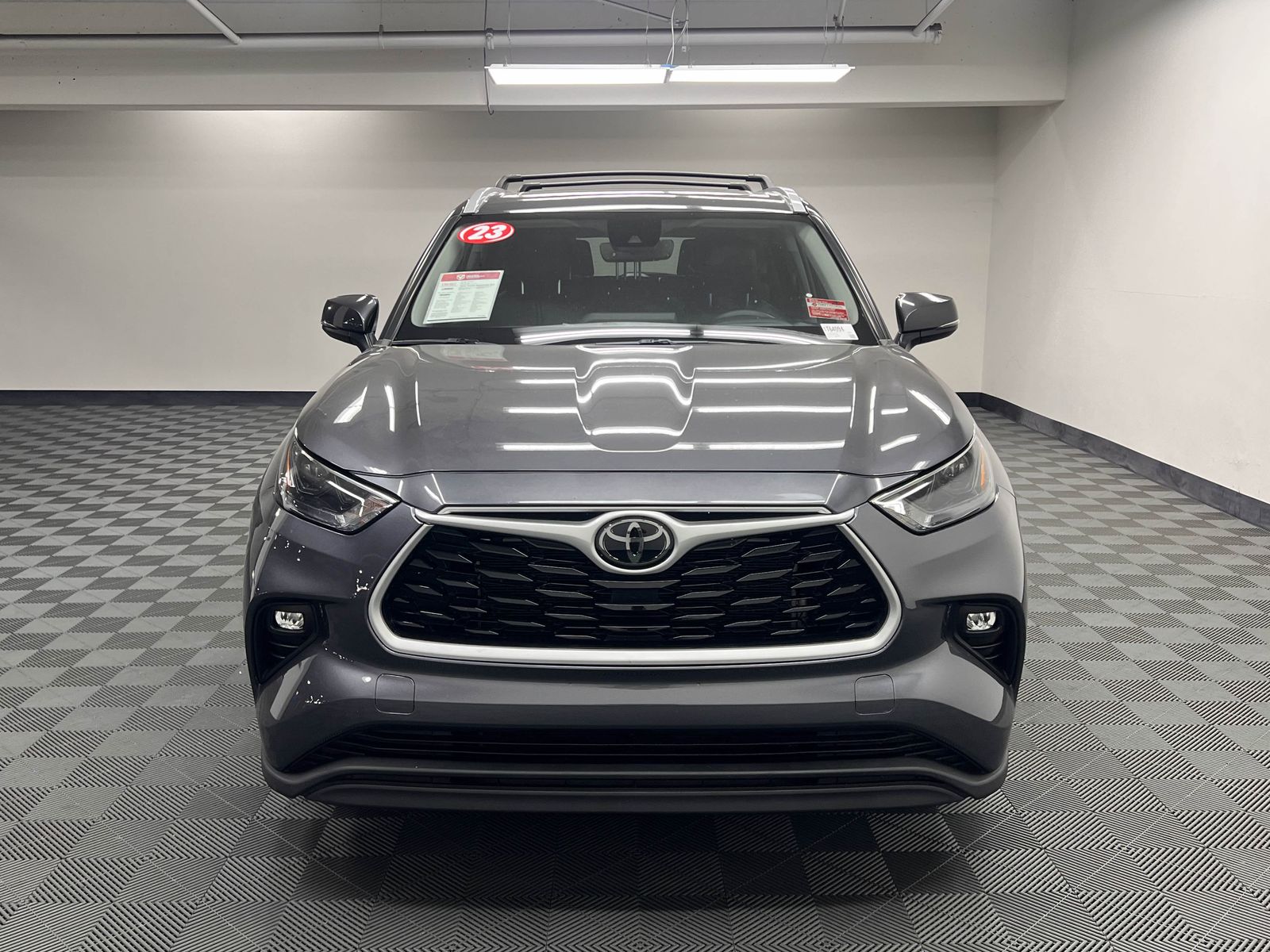 used 2023 Toyota Highlander car, priced at $31,288