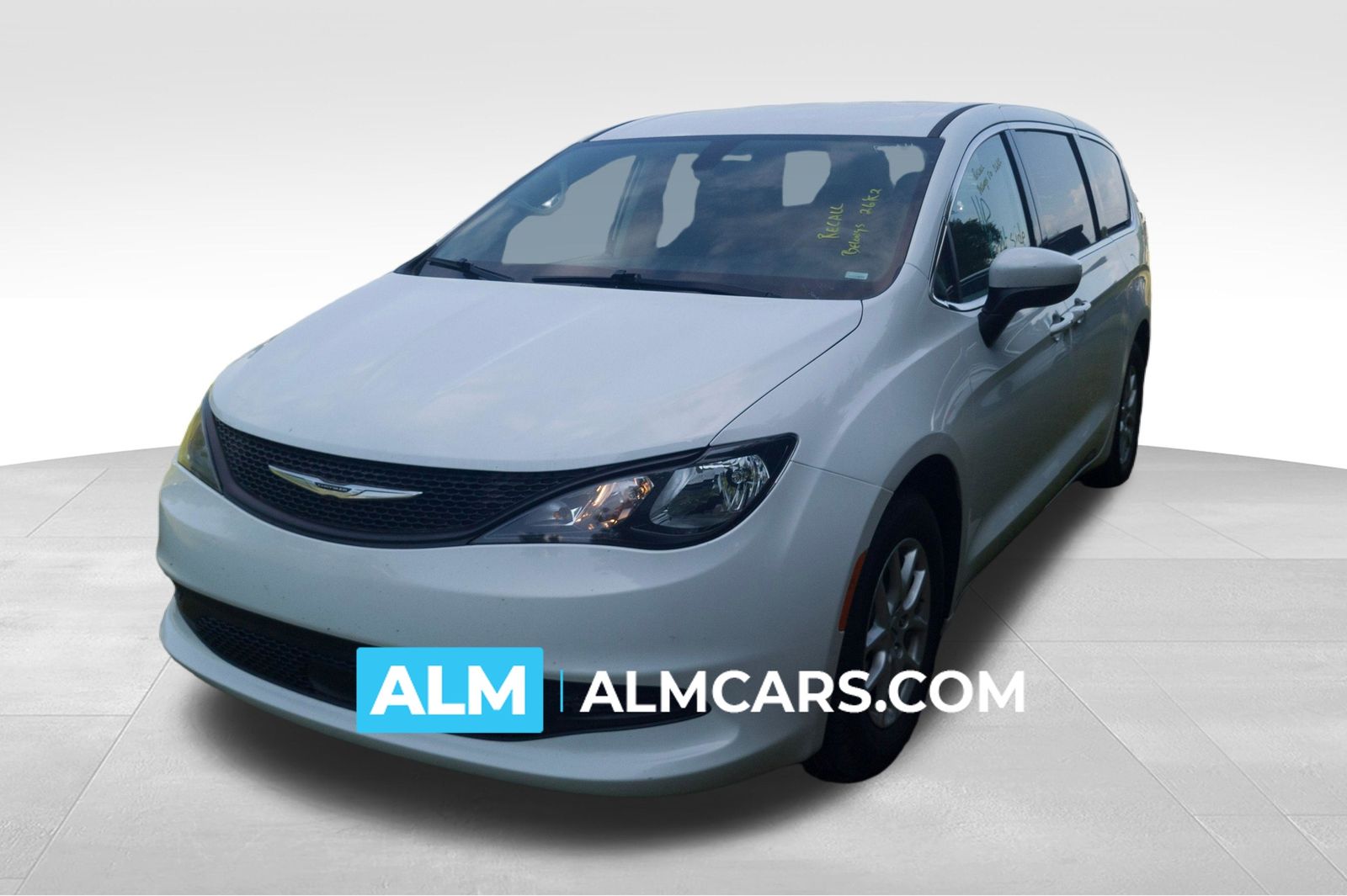 2022 Chrysler Voyager LX's photo