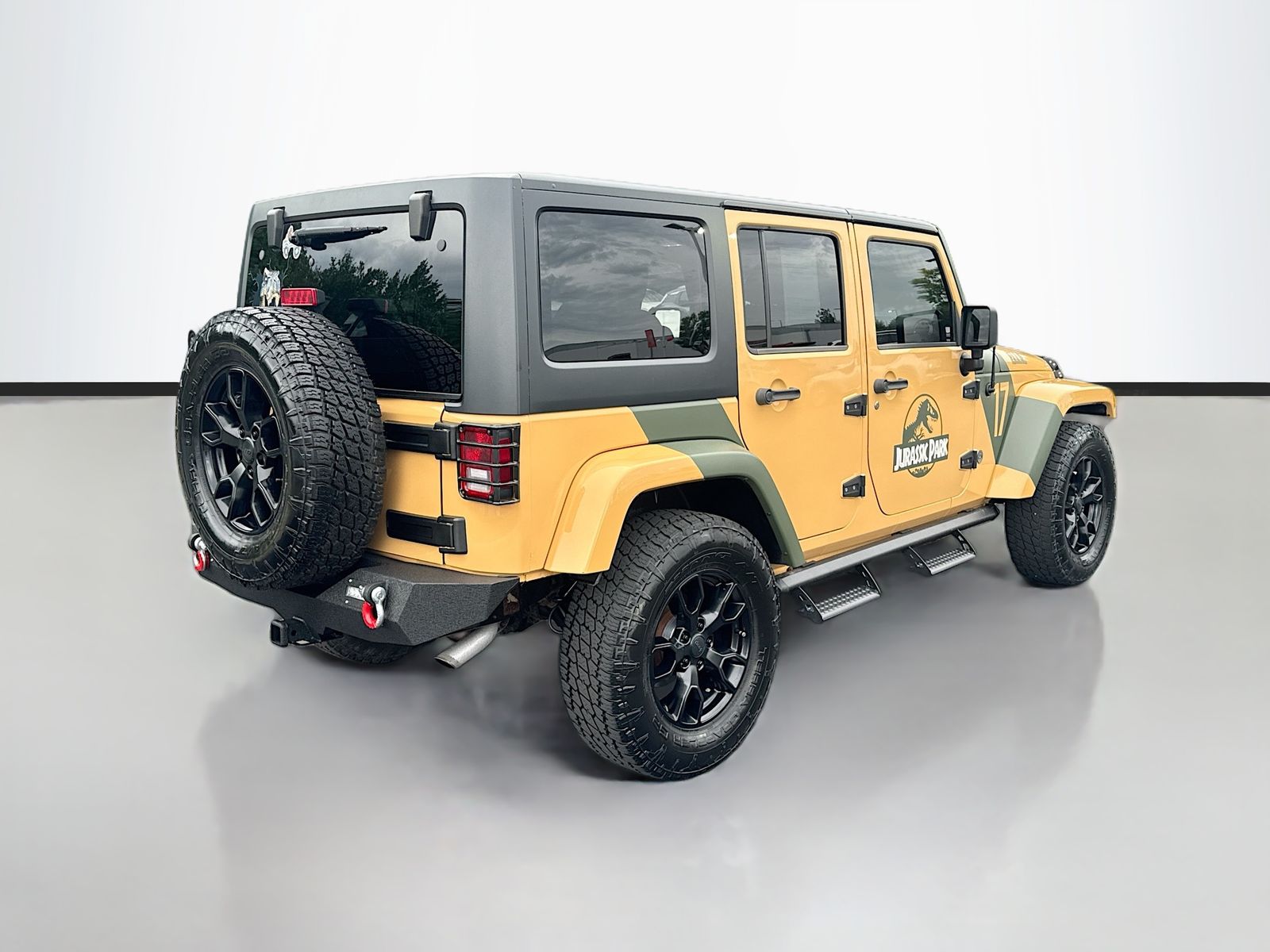 Used 2013 Beige Jeep Unlimited Sahara image 7