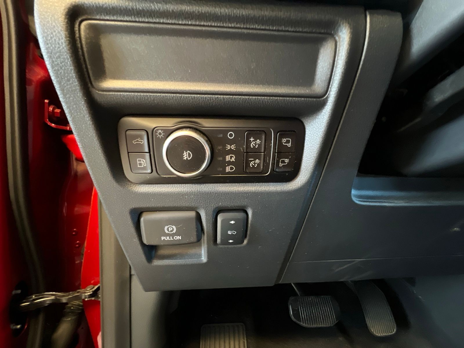 Certified Used 2025 Rapid Red Metallic Tinted Clearcoat Ford XLT image 20
