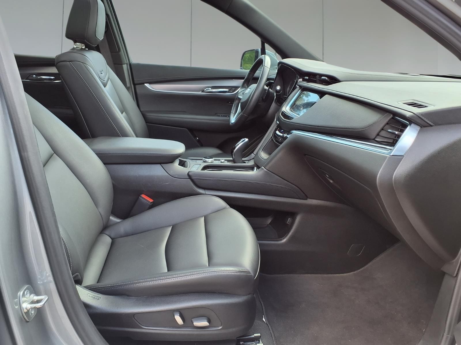2025 Cadillac XT6 Luxury Silver at Bayway Cadillac of The Woodlands