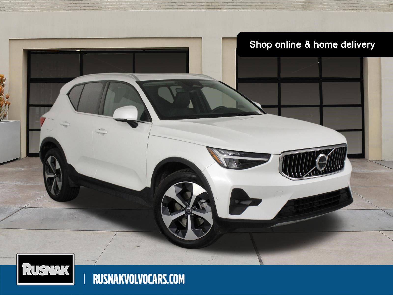 Crystal White Pearl 2025 Volvo XC40 B5 Plus Bright Theme AWD SUV / Crossover All-Wheel Drive Automatic