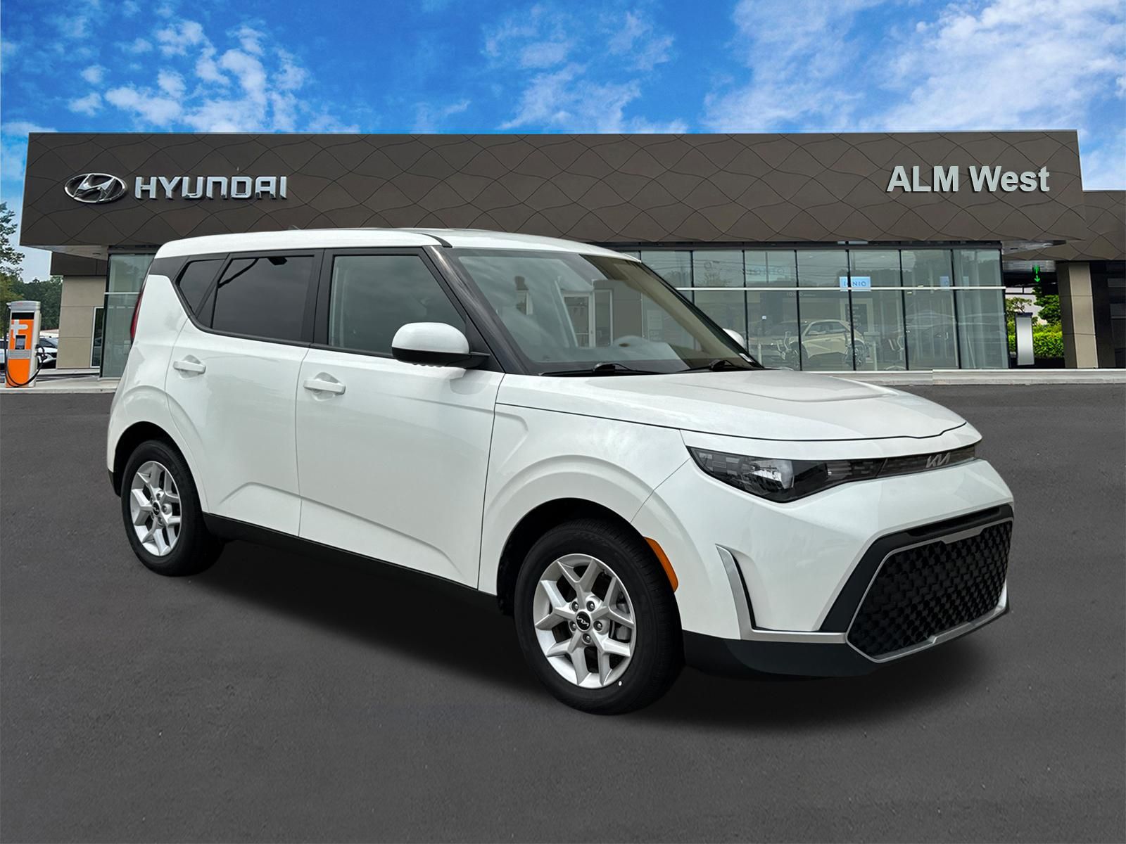 Used 2025 White Kia LX image 3