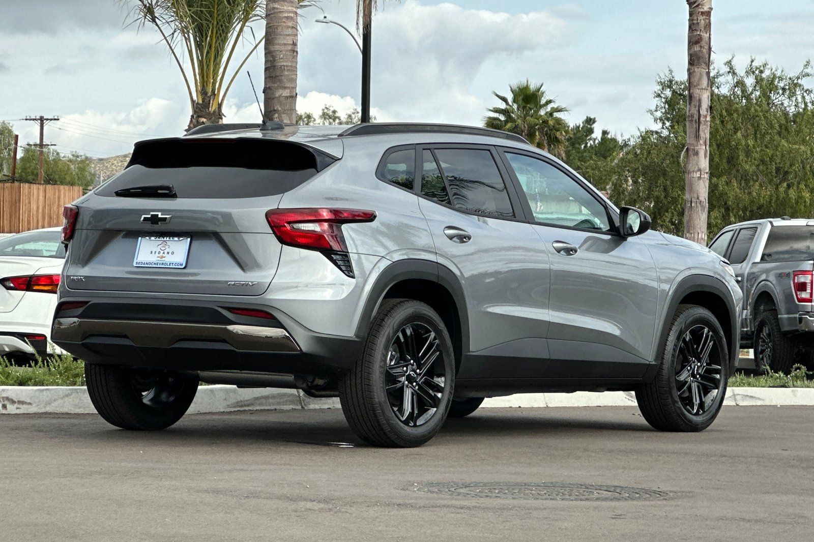 View vehicle photo 4