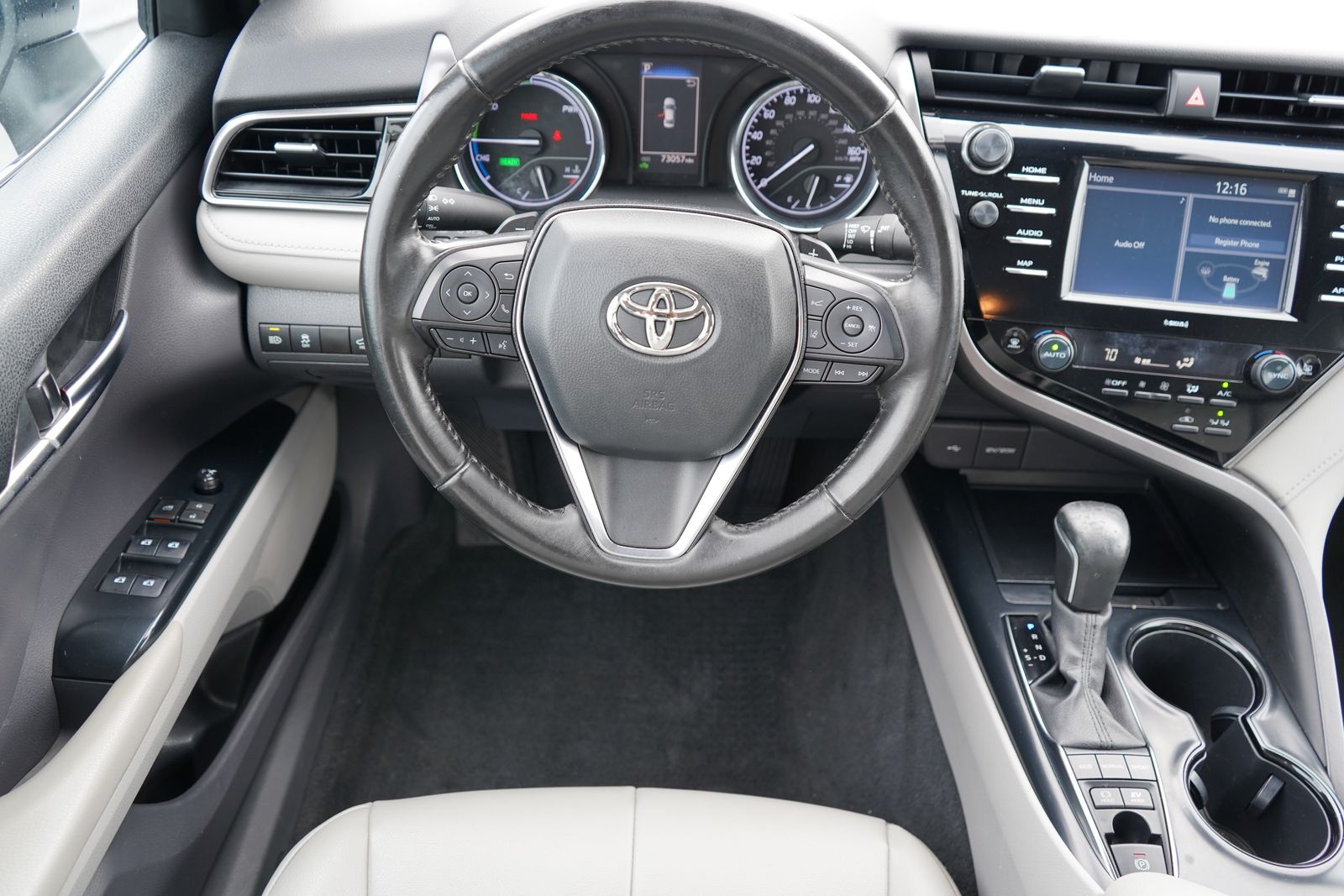 2020 Toyota Camry Hybrid SE 10