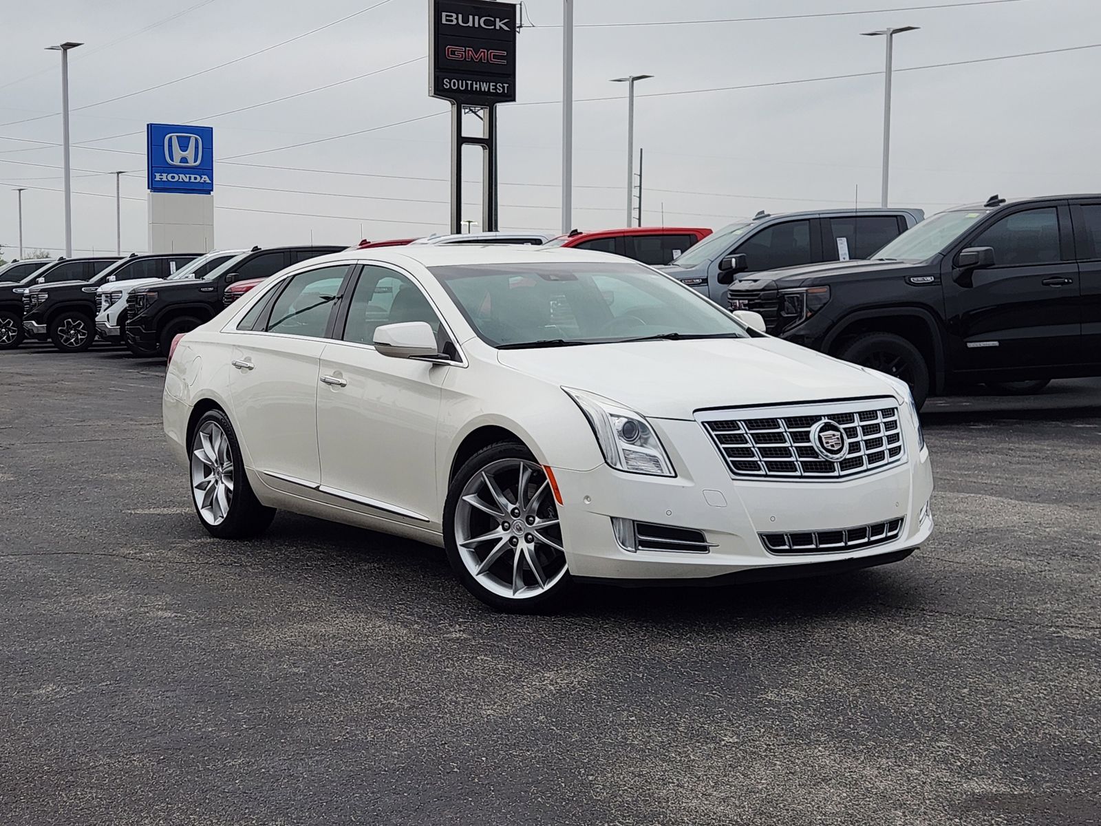 White Diamond Tricoat 2015 Cadillac XTS Premium FWD Sedan Front-Wheel Drive 6-Speed Automatic