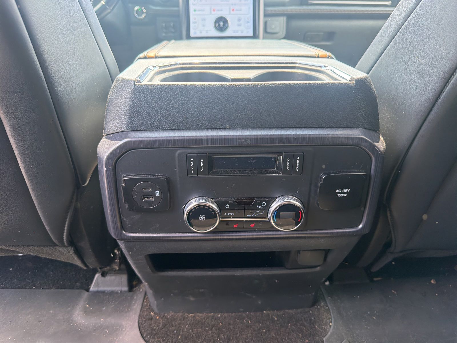 Used 2023 Black Metallic Ford Platinum image 27