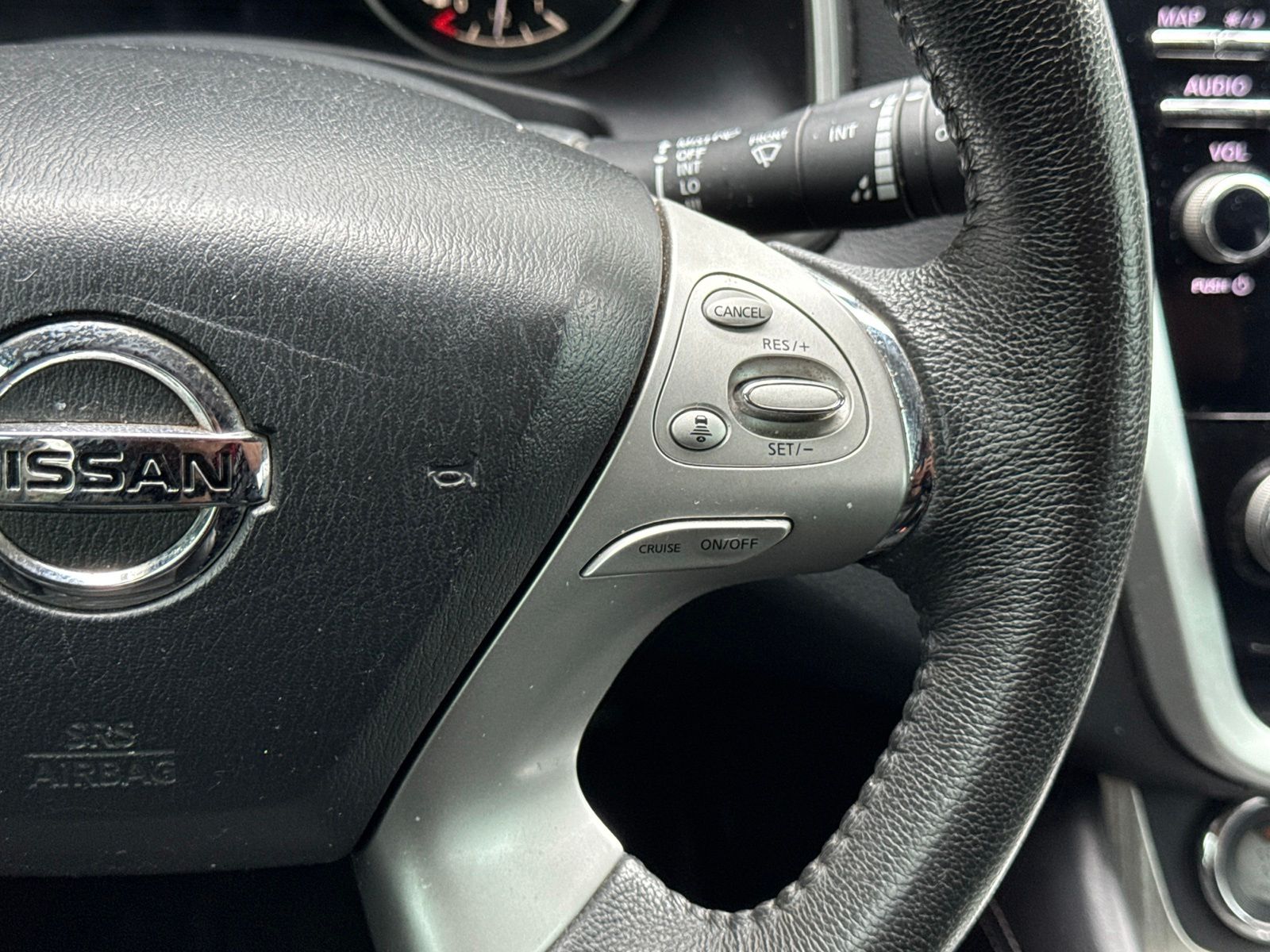 Used 2015 Cayenne Red Nissan SL image 19