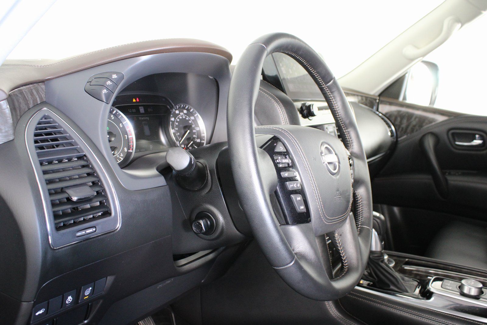 Used 2024 Black Nissan Platinum image 9