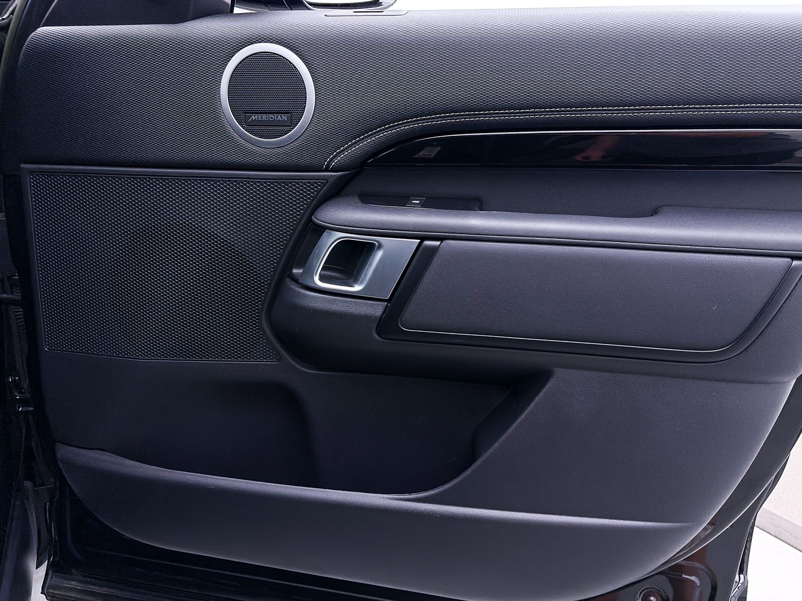 2023 Land Rover Discovery S R Dynamic - Photo 38