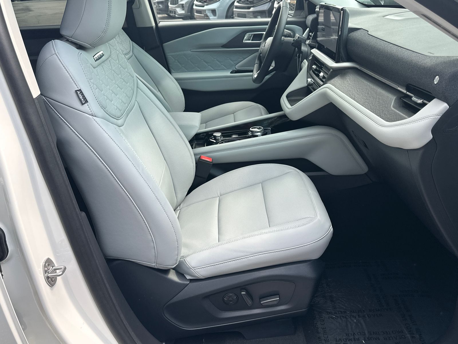 New 2026 Star White Metallic Tri-Coat Ford Platinum™ image 14