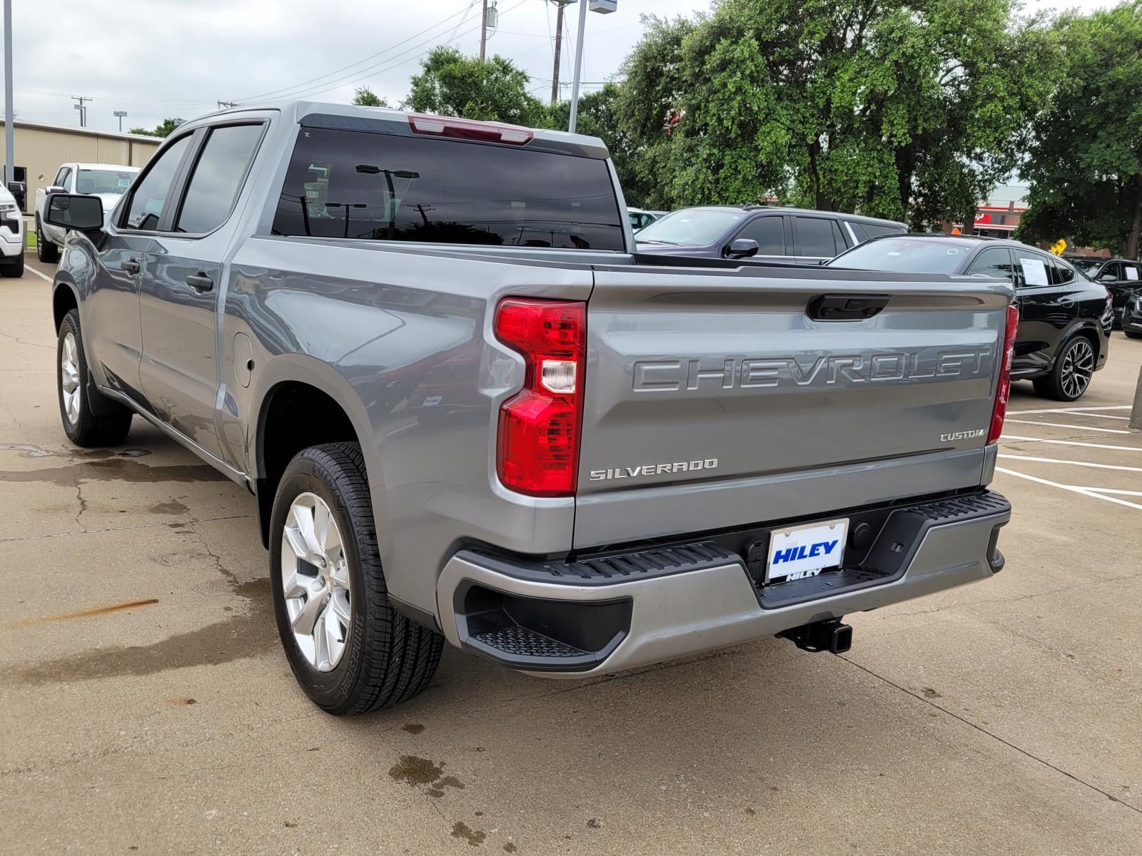 View vehicle photo 3