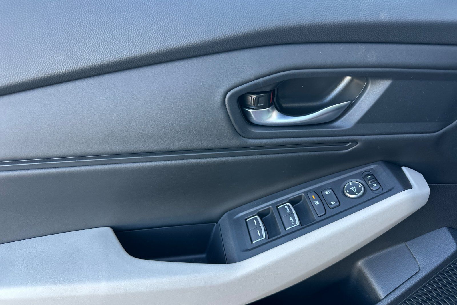 New 2026 Platinum White Pearl Honda SE image 11