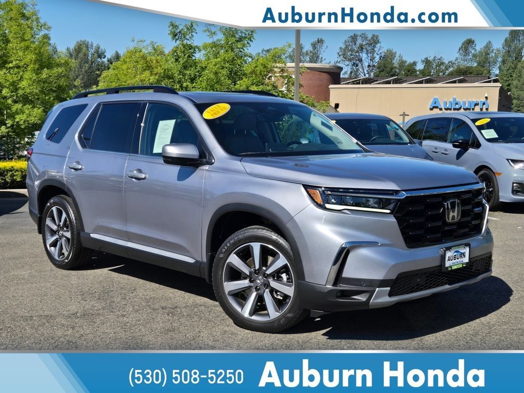 Lunar Silver Metallic 2023 Honda Pilot Touring AWD SUV / Crossover All-Wheel Drive Automatic