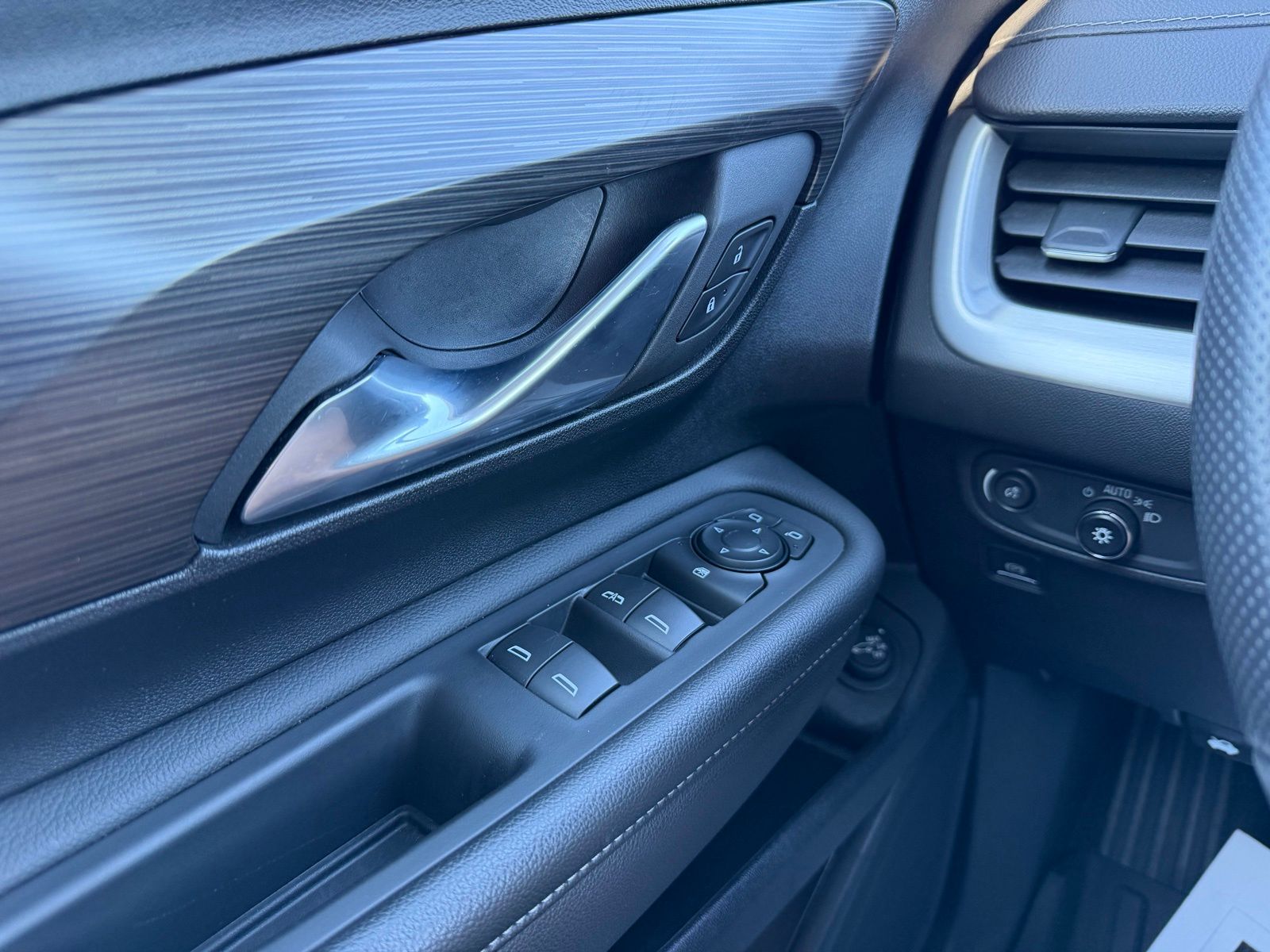 2022 GMC Terrain image 26