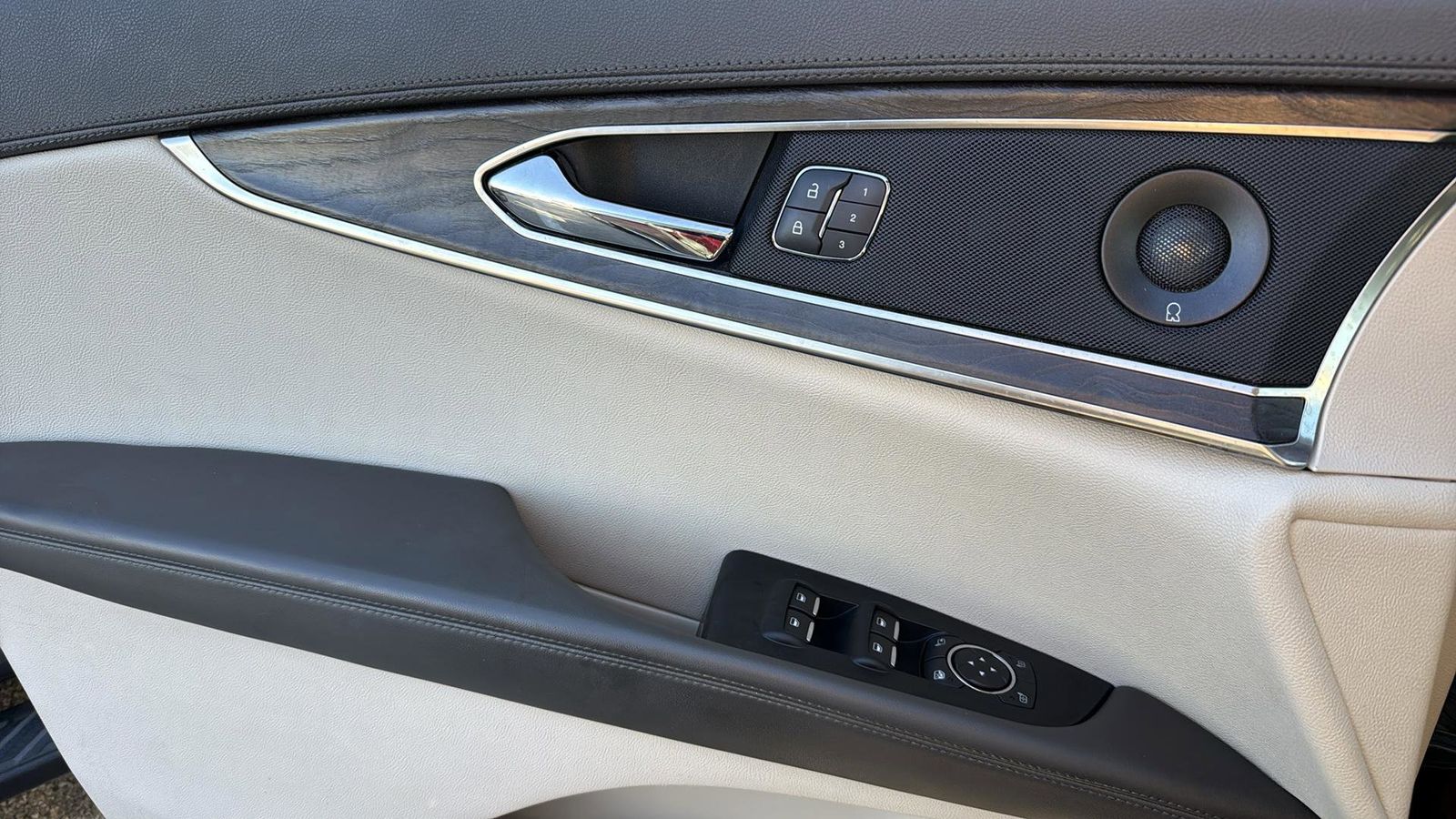 Used Car 2020 Lincoln Nautilus  Reserve For Sale Under $30,000 In Austin, Texas