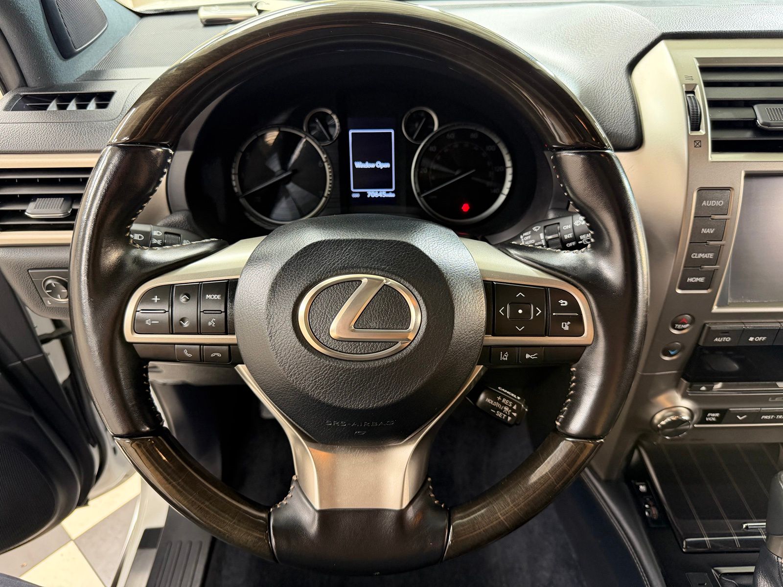 Used 2021  Lexus 460 image 19