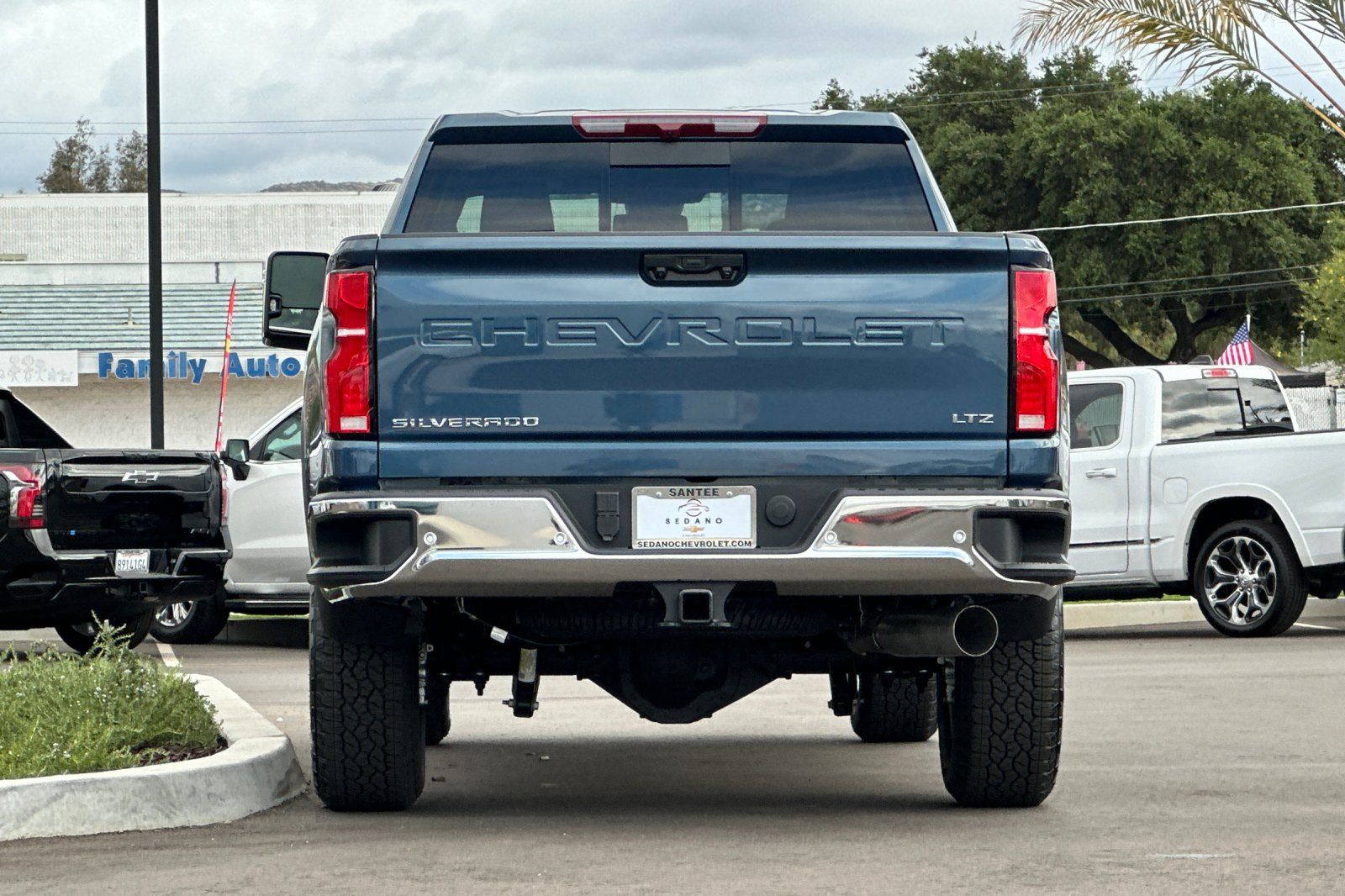 View vehicle photo 5