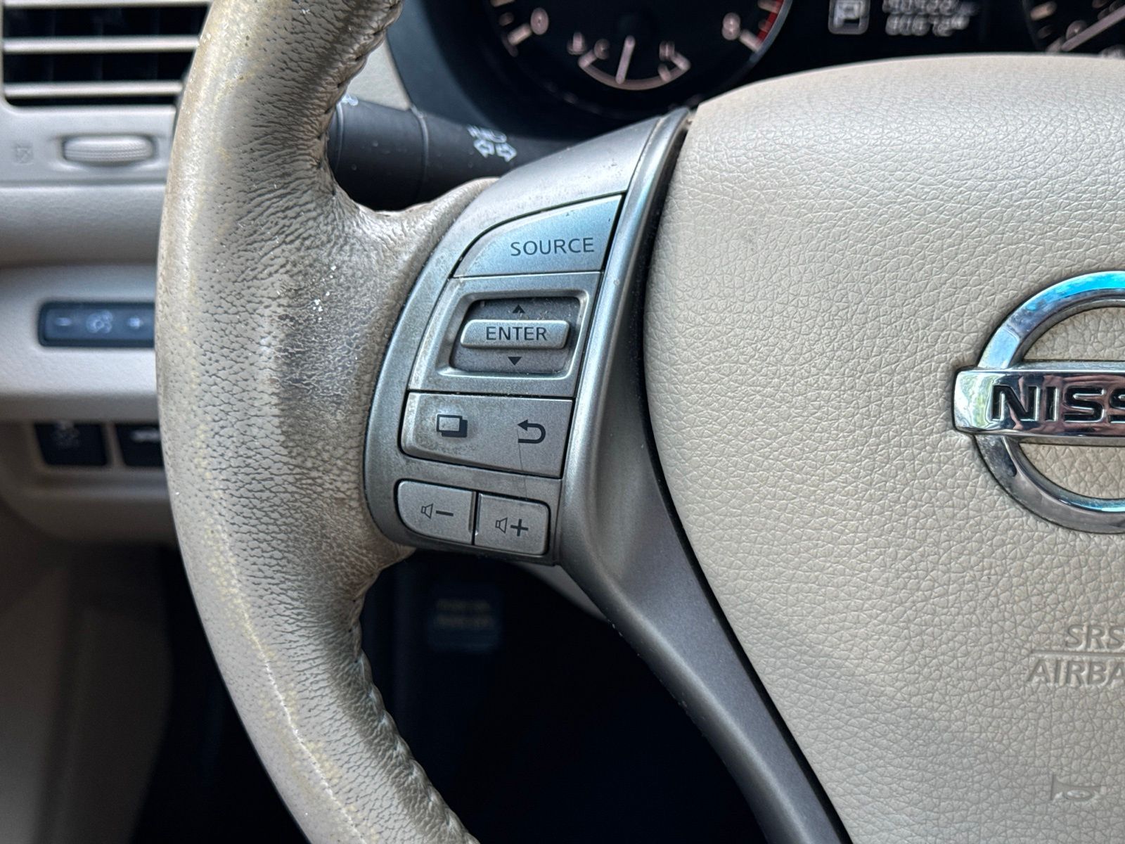 Used 2015 Pearl White Nissan 2.5 SL image 18