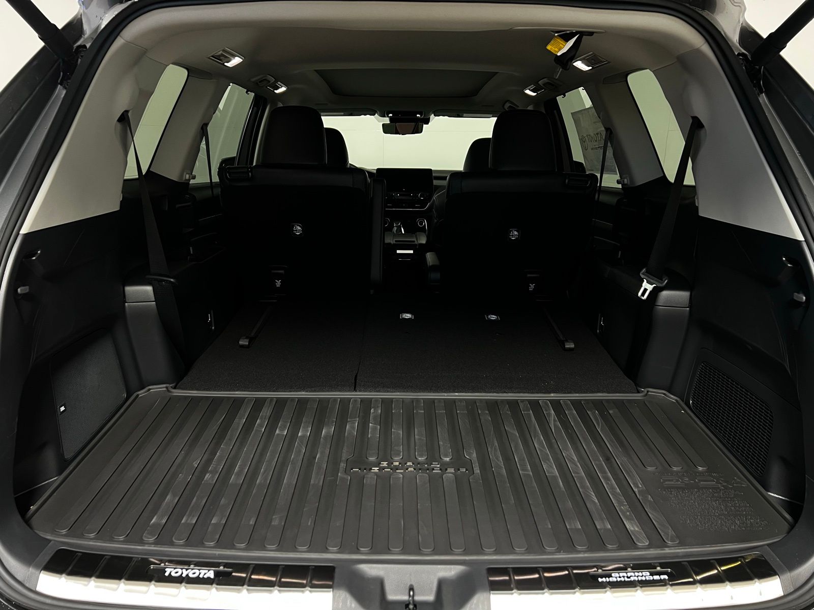 Thumbnail: 2026 Toyota Grand Highlander - 28