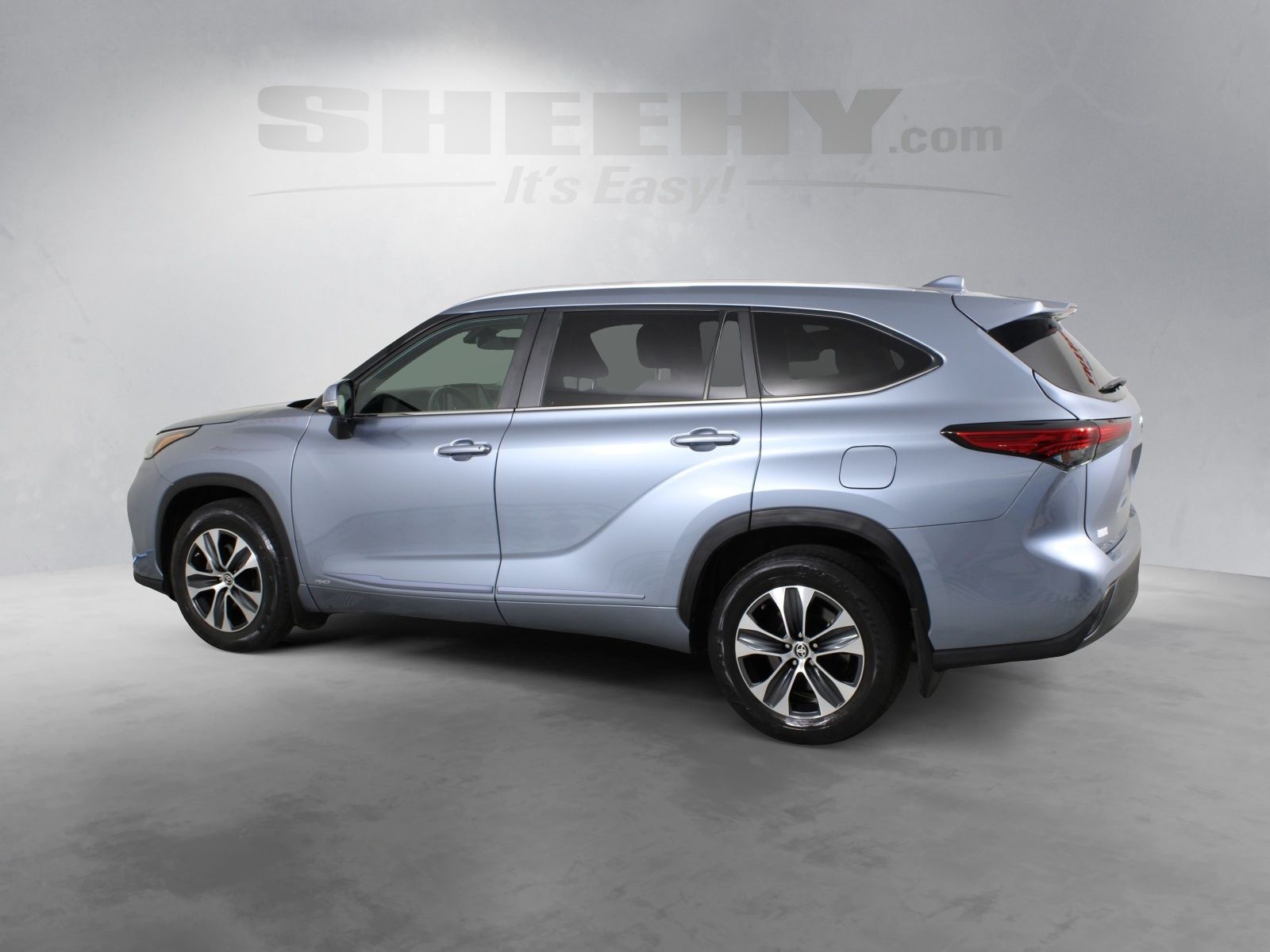 Used 2023  Toyota XLE image 15