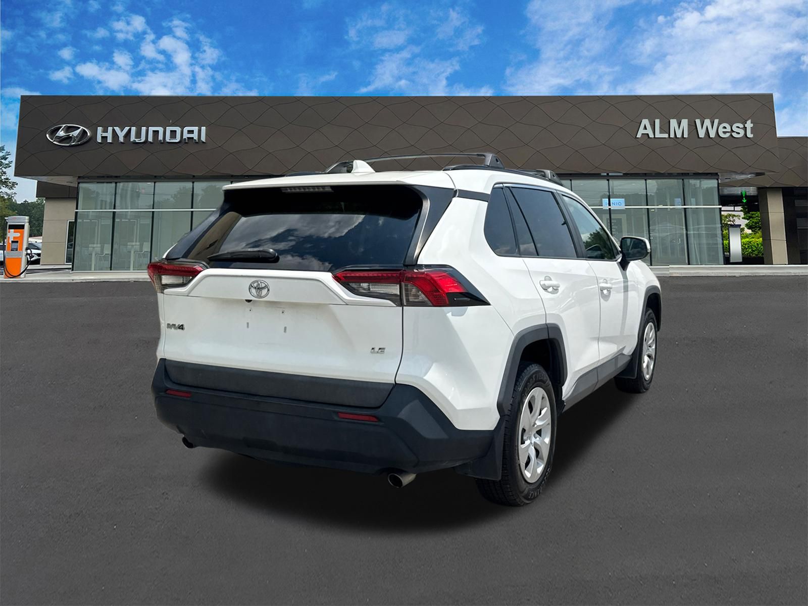 Used 2019 White Toyota LE image 5
