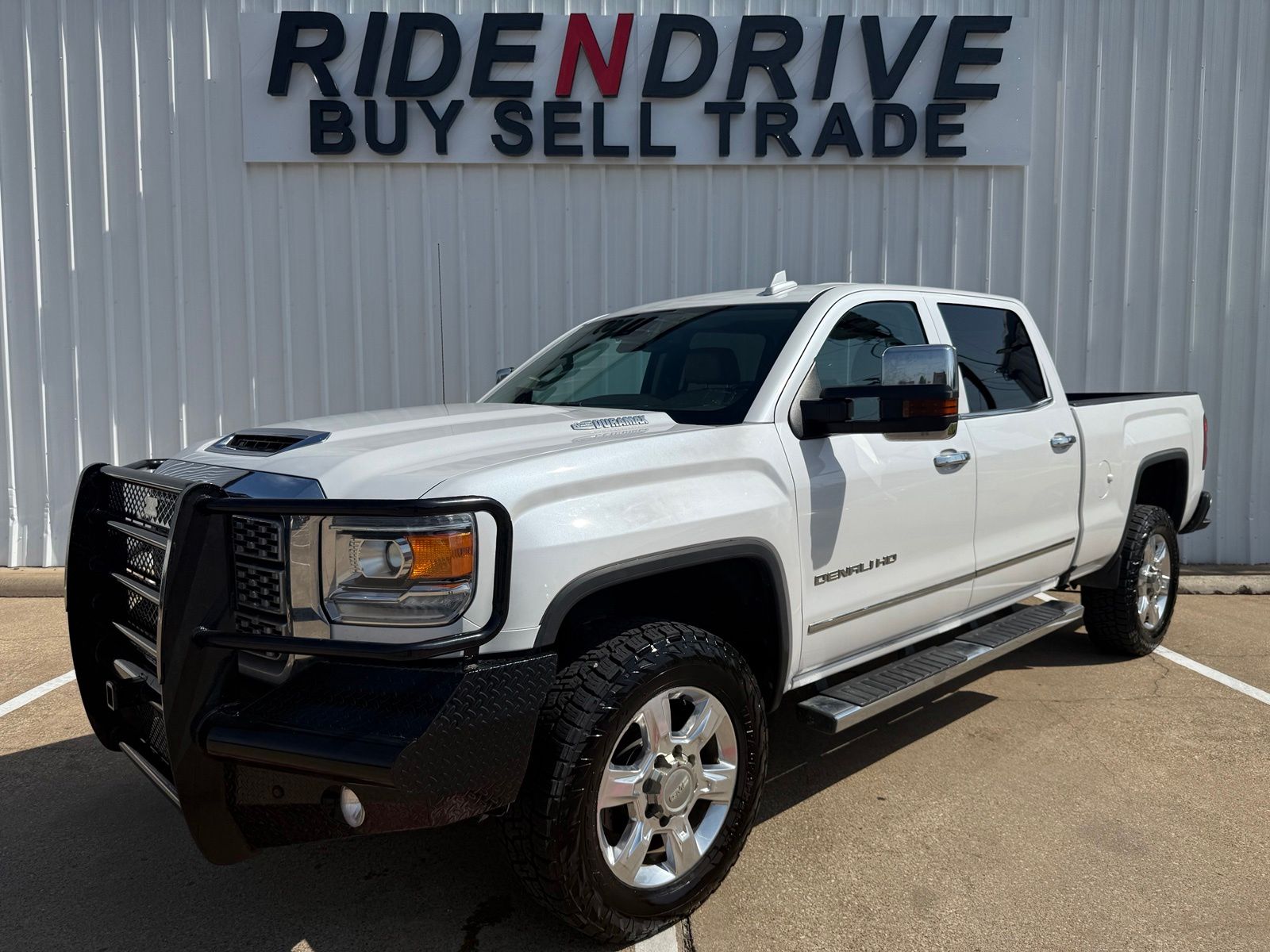 White Frost Tricoat 2019 GMC Sierra 2500HD Pickup Truck Four-Wheel Drive 6-Speed Automatic