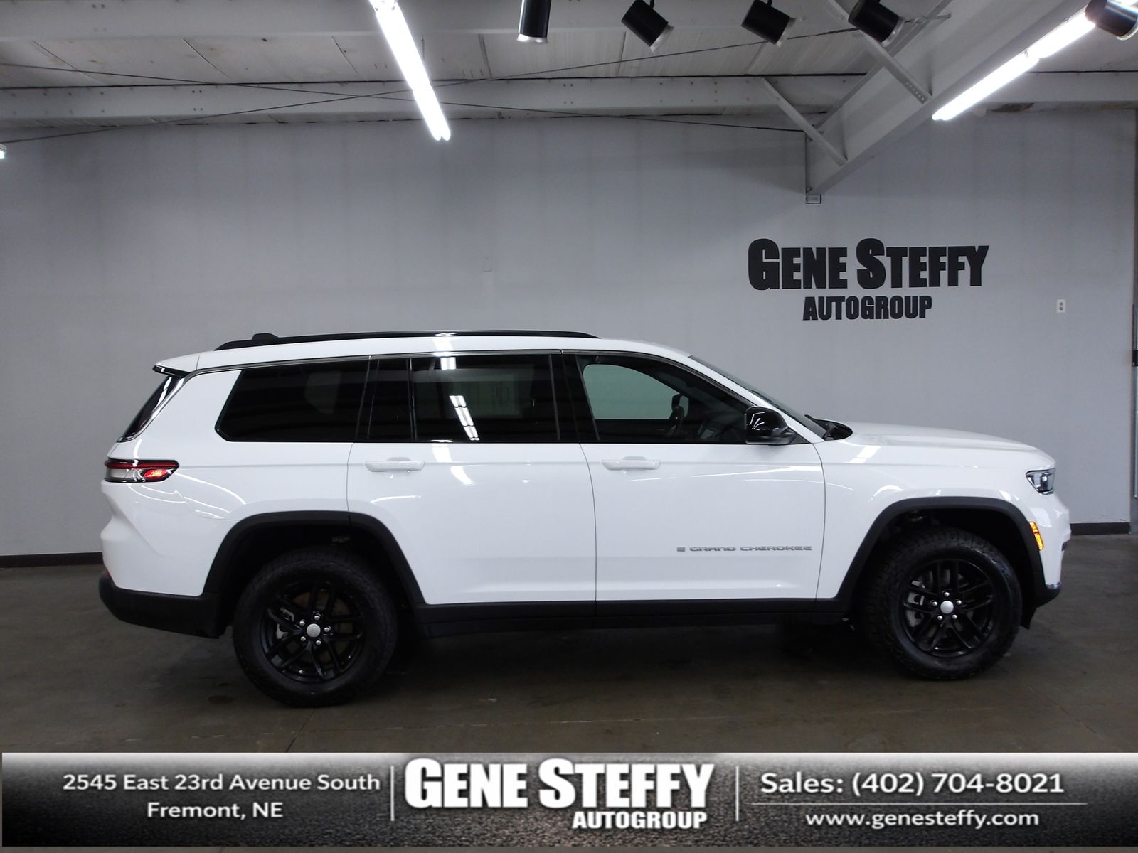 Bright White Clearcoat 2024 Jeep Grand Cherokee L SUV / Crossover Four-Wheel Drive 8-Speed Automatic