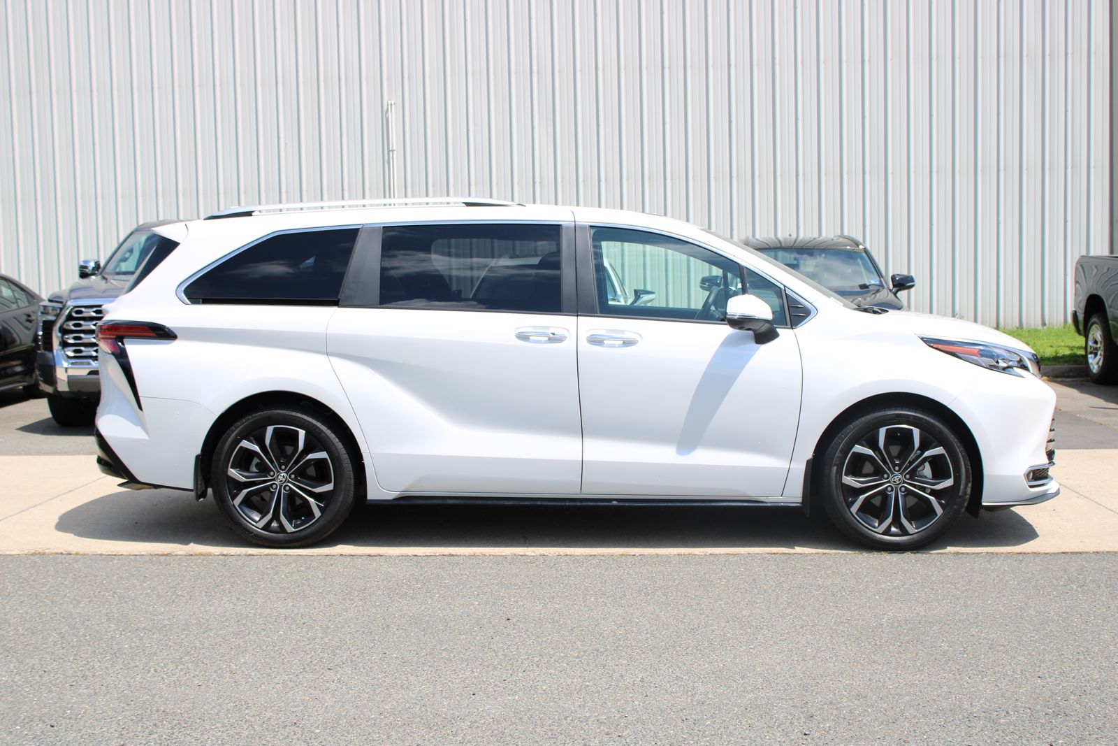 Used 2025 Beige Toyota Platinum image 4