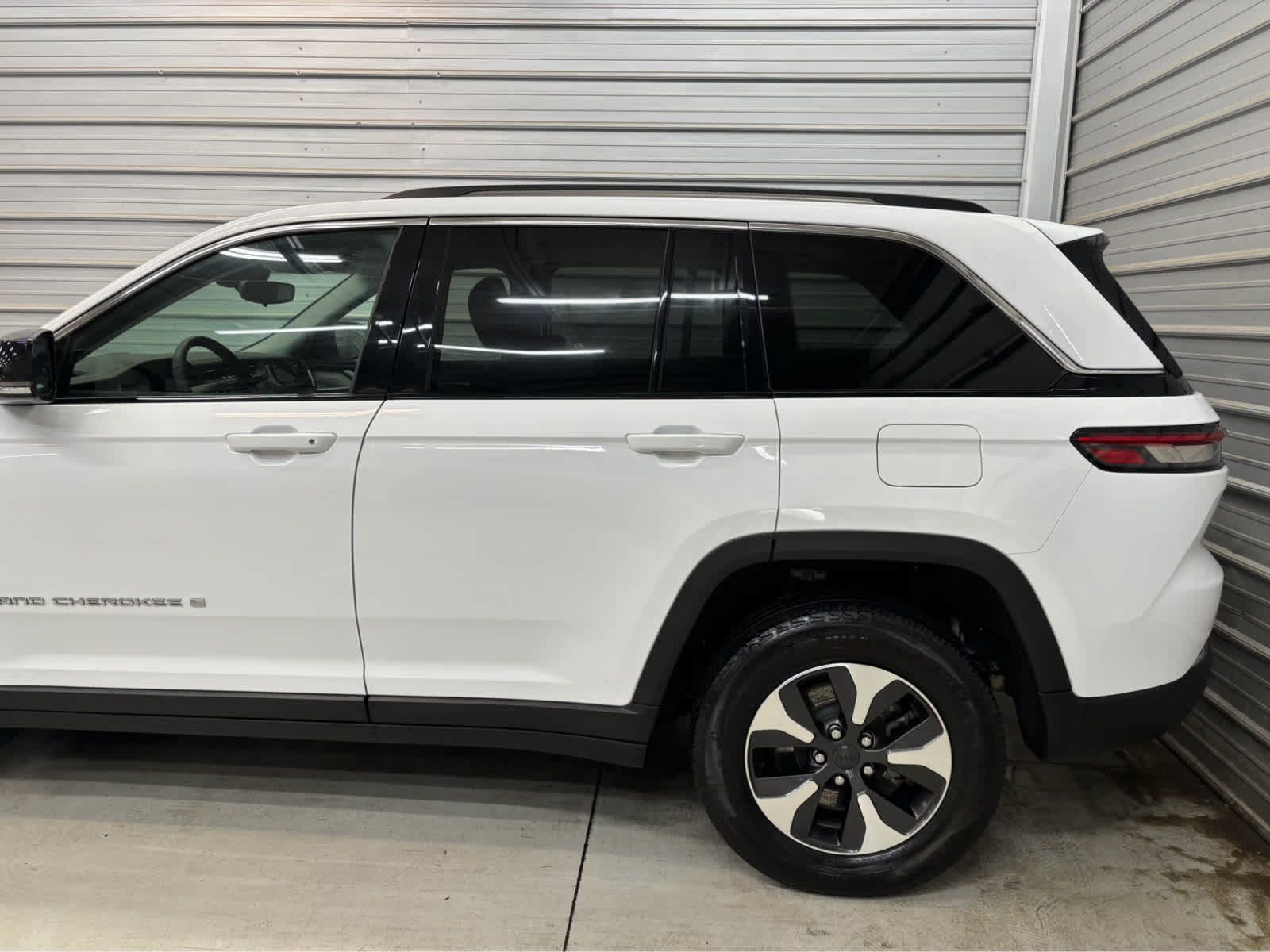 2023 Jeep Grand Cherokee 4xe - Image 5
