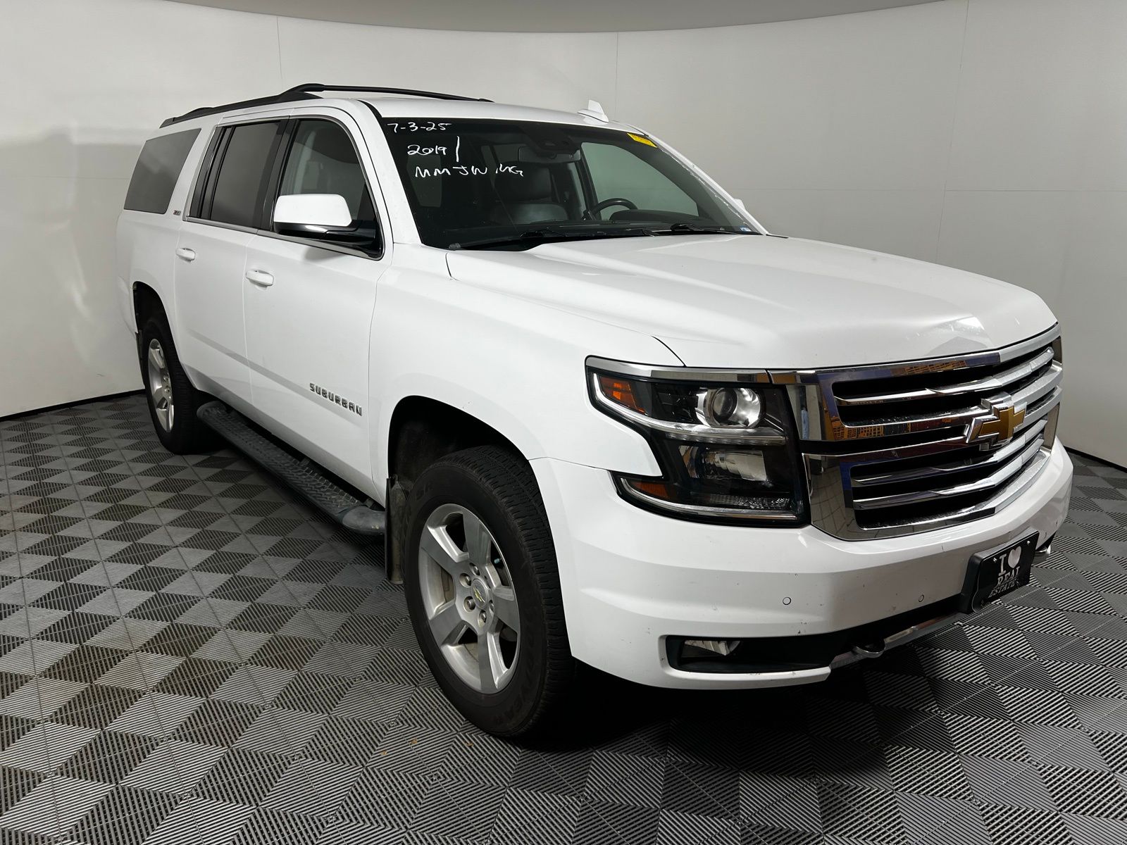 Thumbnail: 2019 Chevrolet Suburban - 3