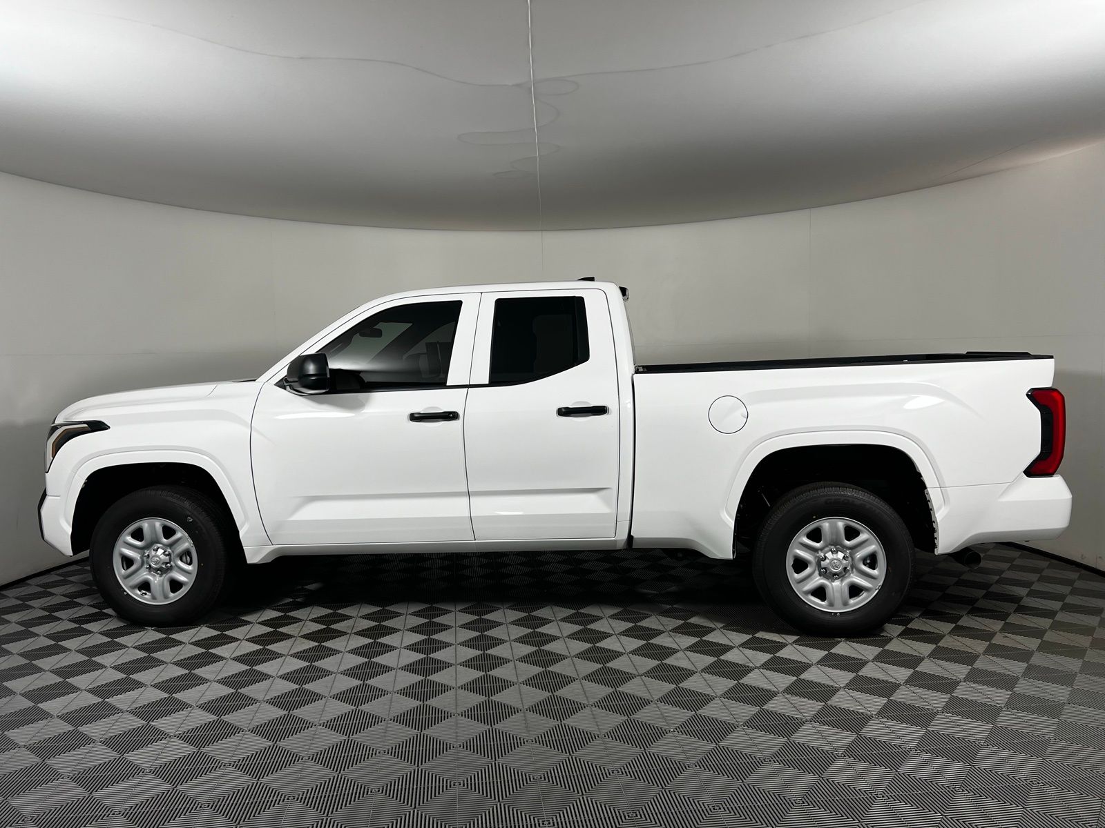 2025 Toyota Tundra SR 8